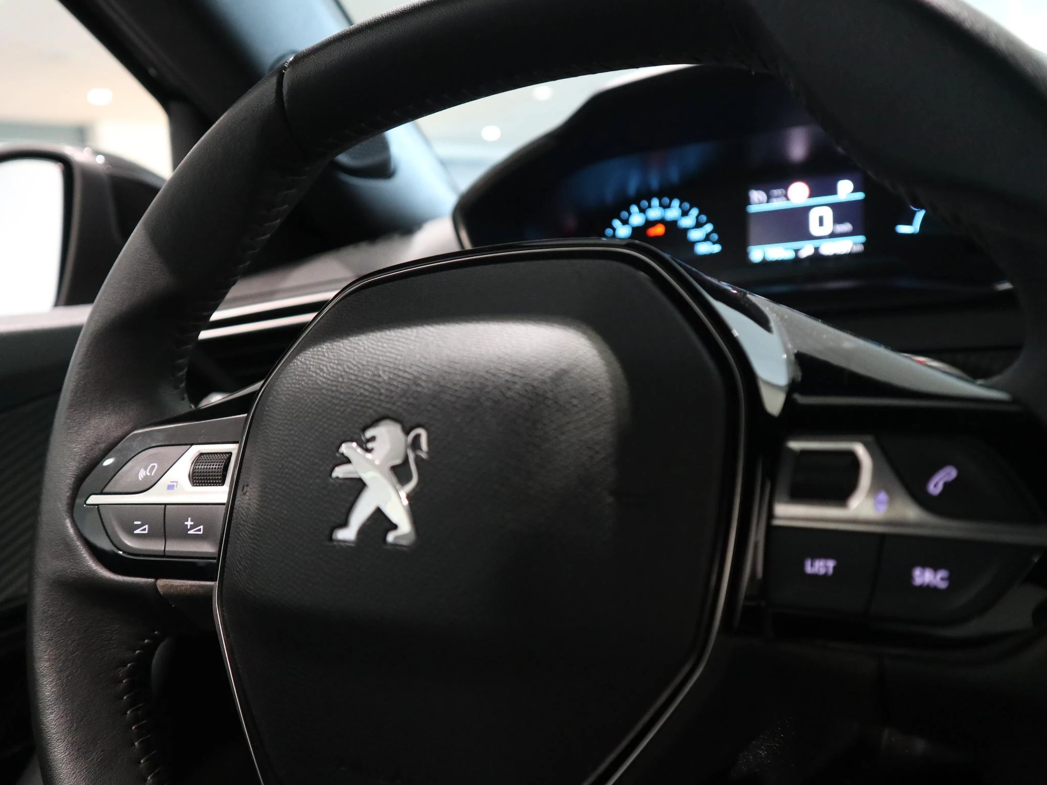 Peugeot e-2008 EV Style 50 kWh
