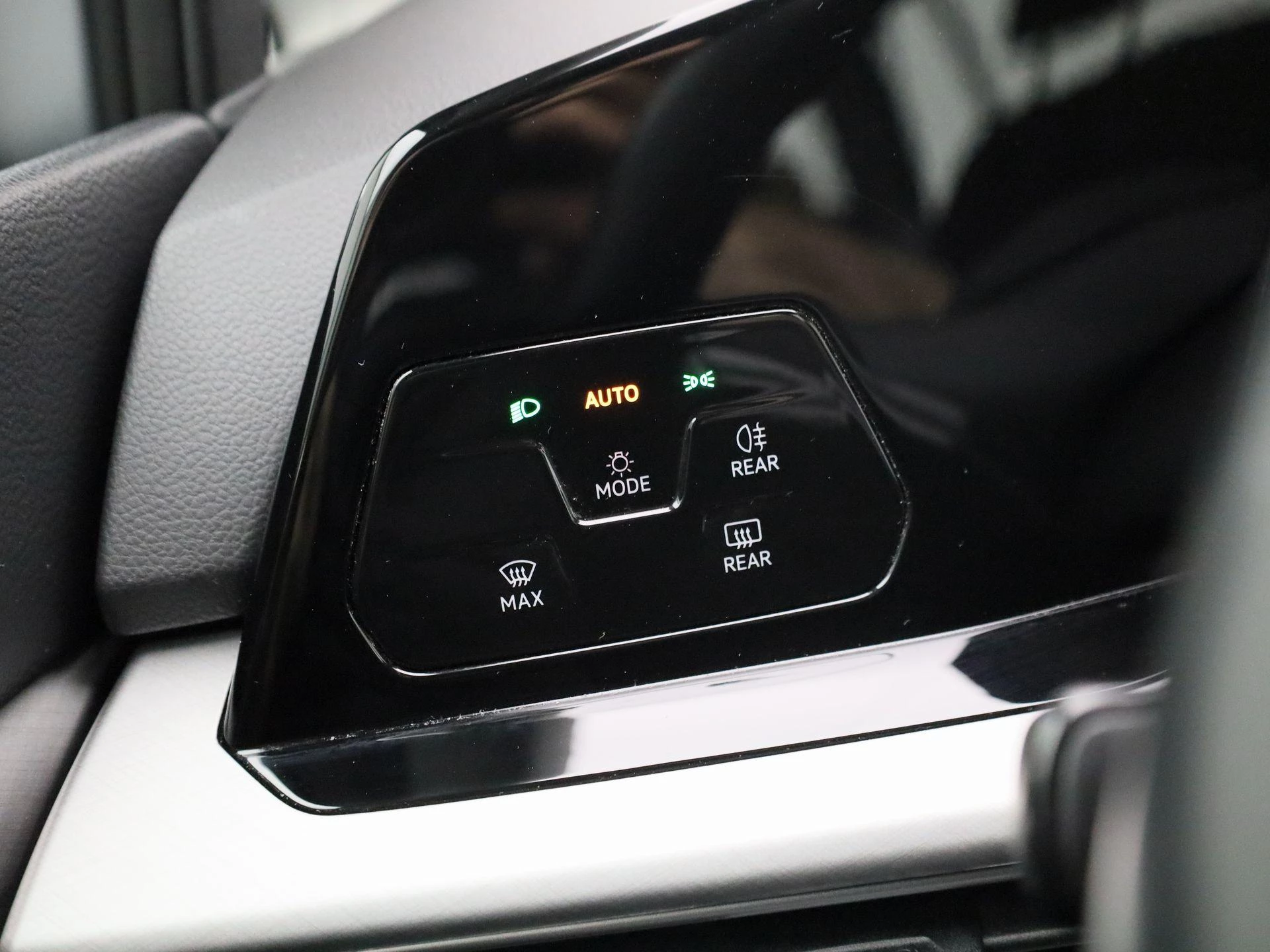 Volkswagen-Golf-image-19