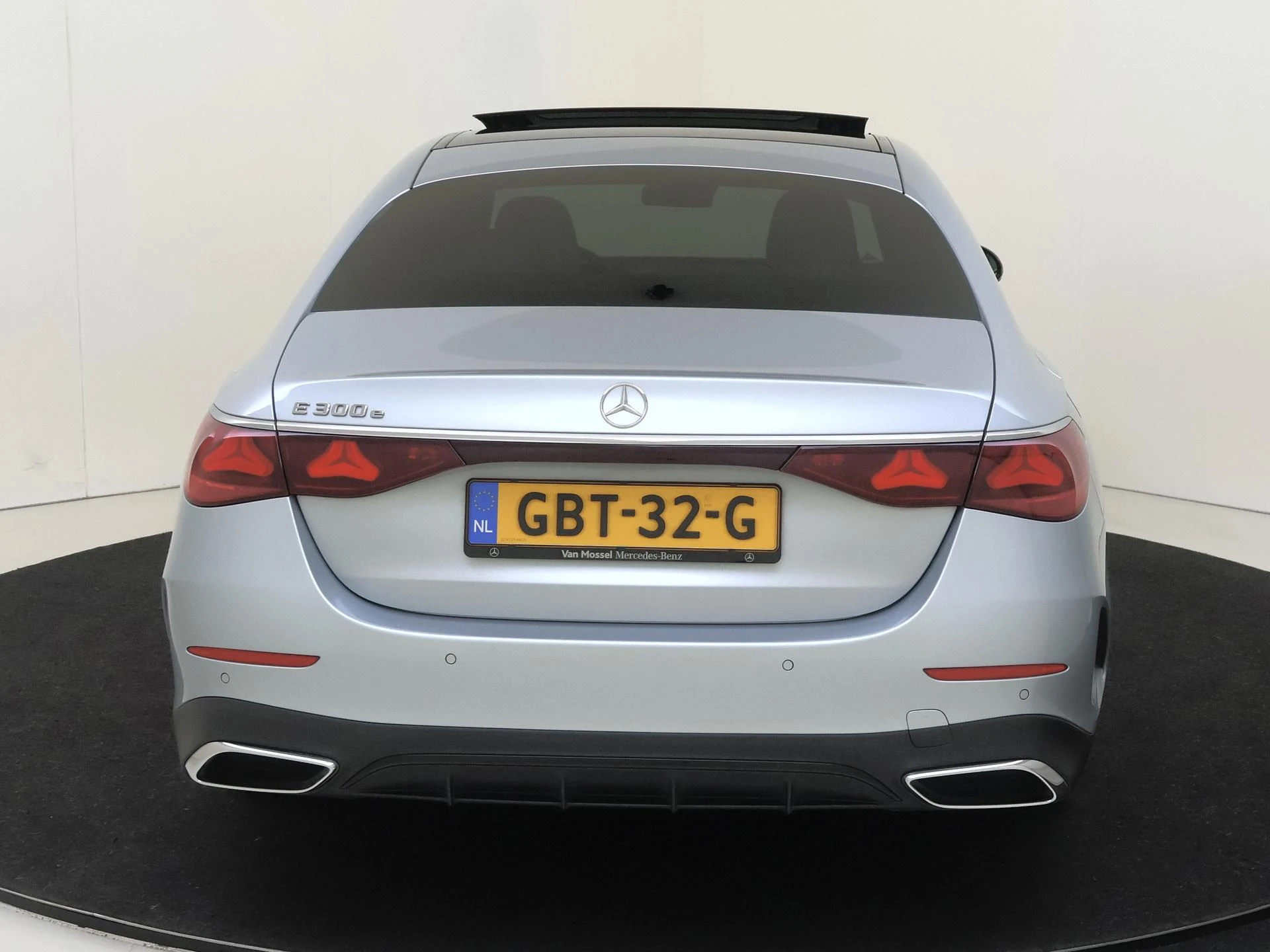 Mercedes-Benz-E-Klasse-image-6