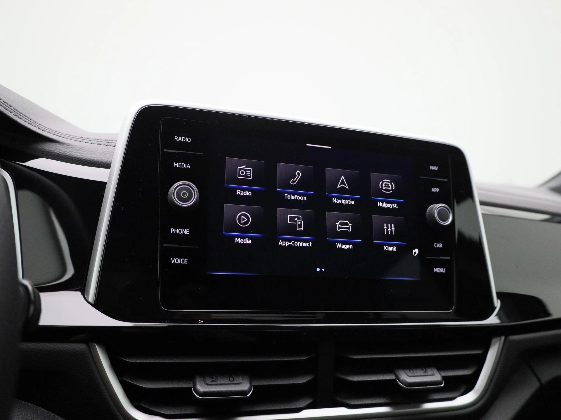 Volkswagen-T-Roc-image-27