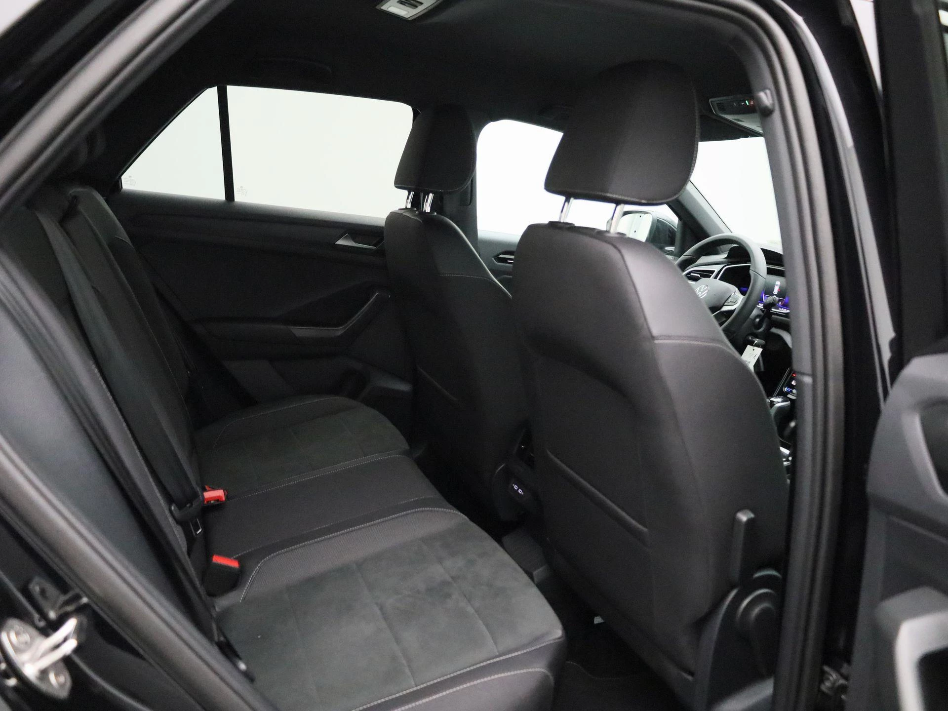Volkswagen-T-Roc-image-40