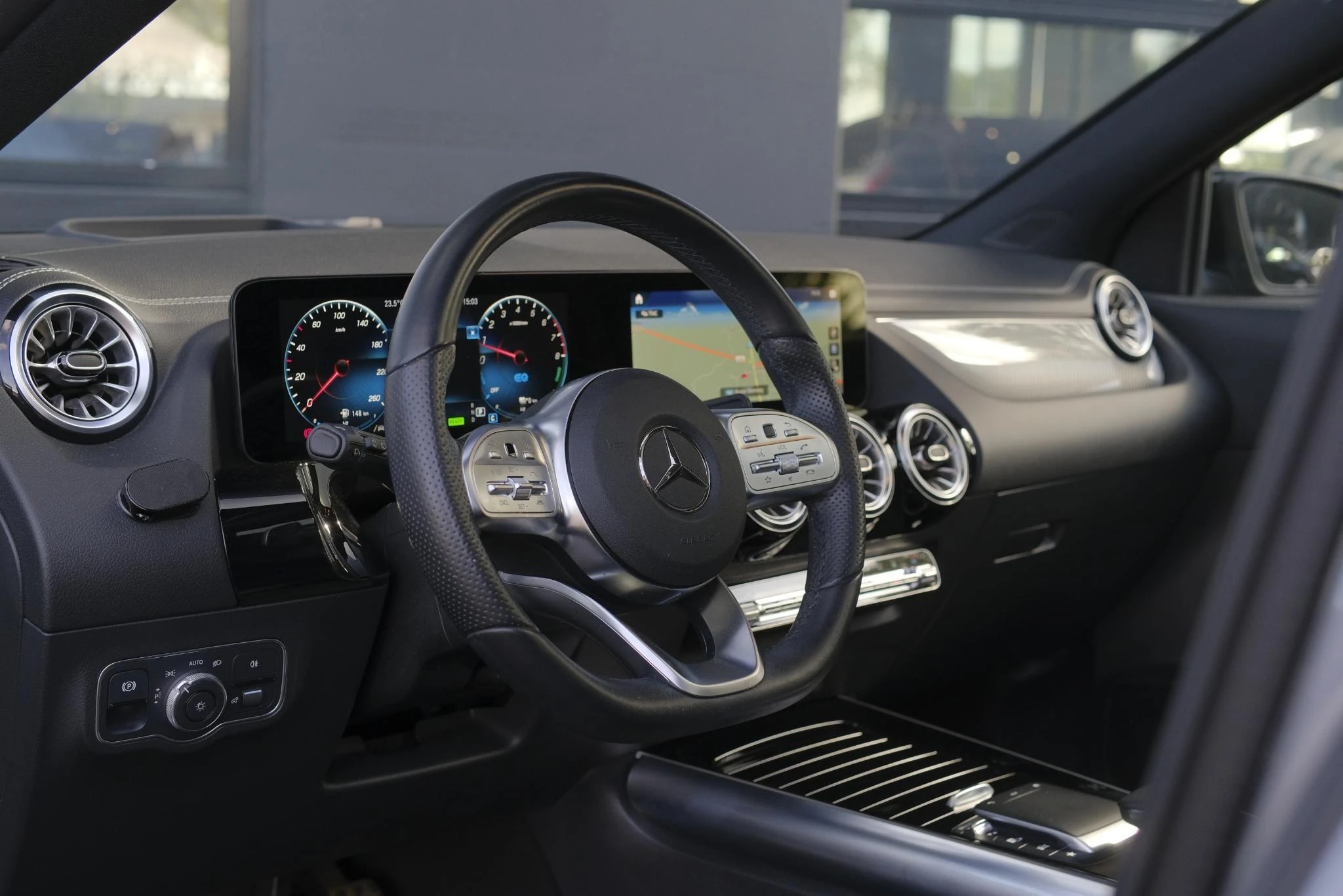 Mercedes-Benz-GLA-image-15