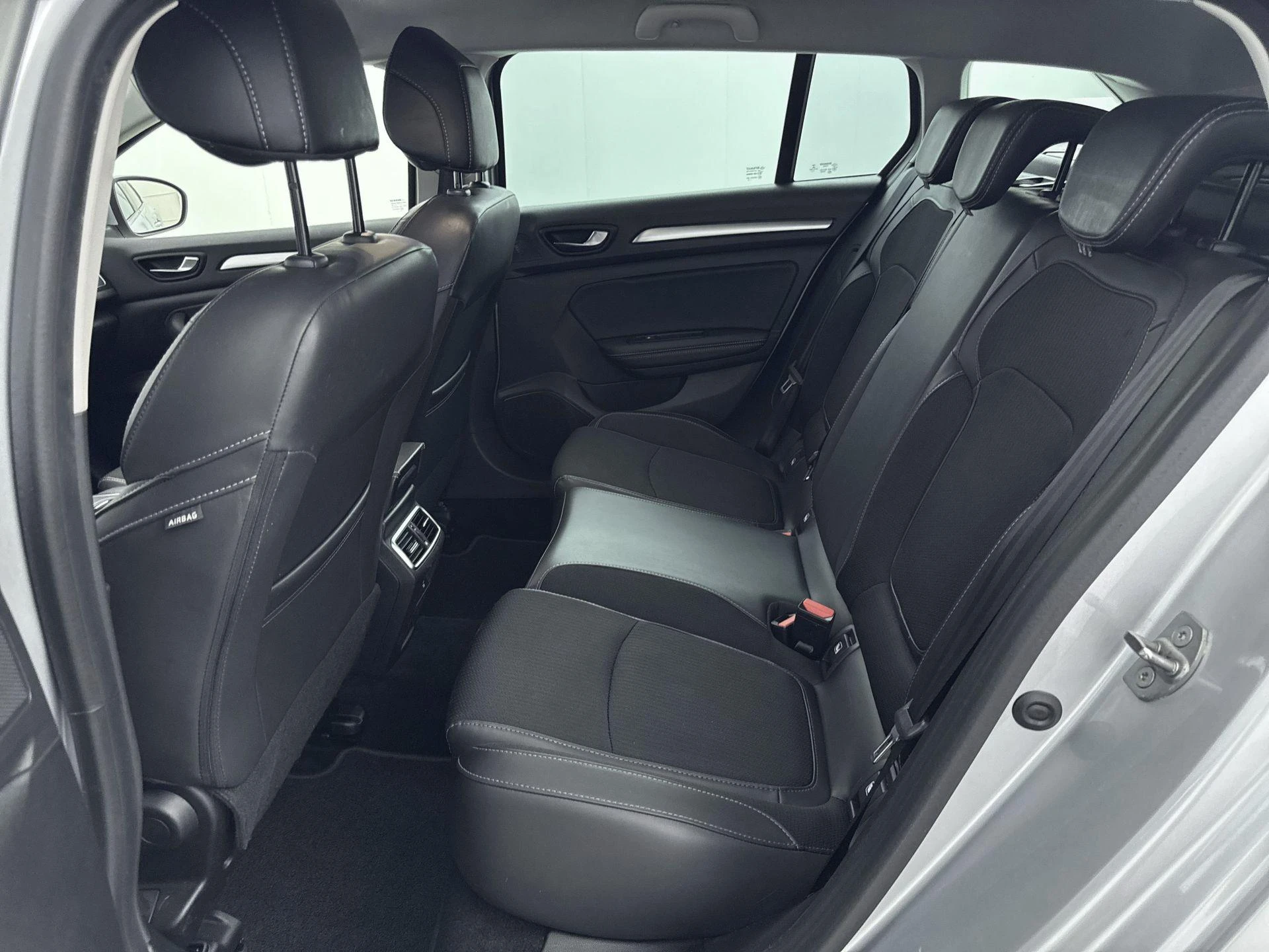Renault-Mégane Estate-image-25