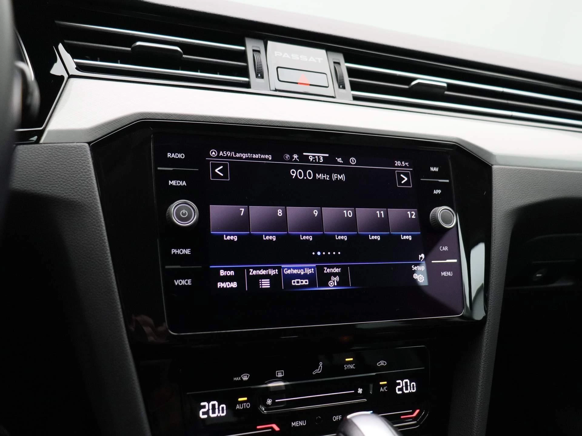 Volkswagen-Passat-image-28