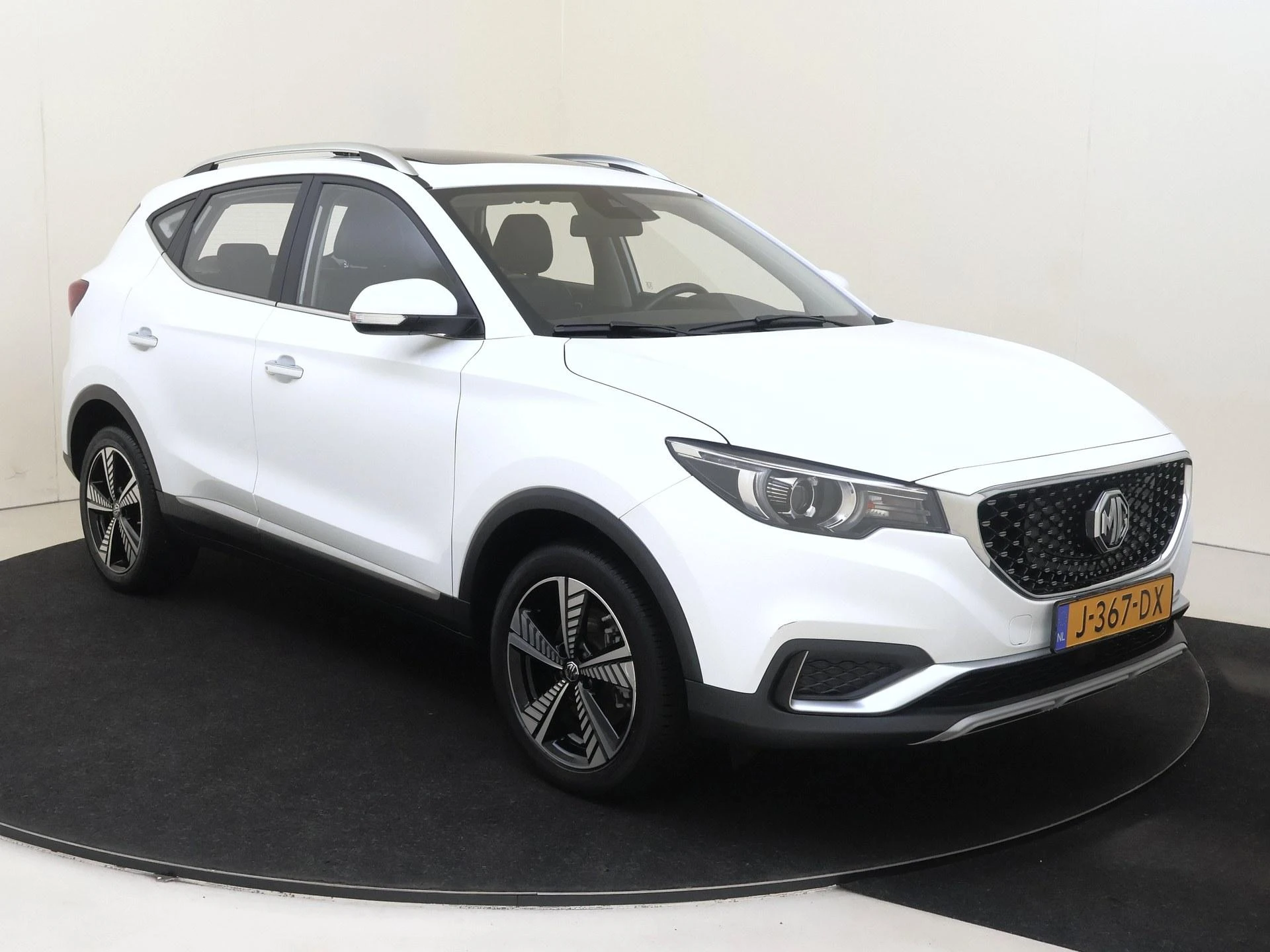 MG-ZS EV-image-1