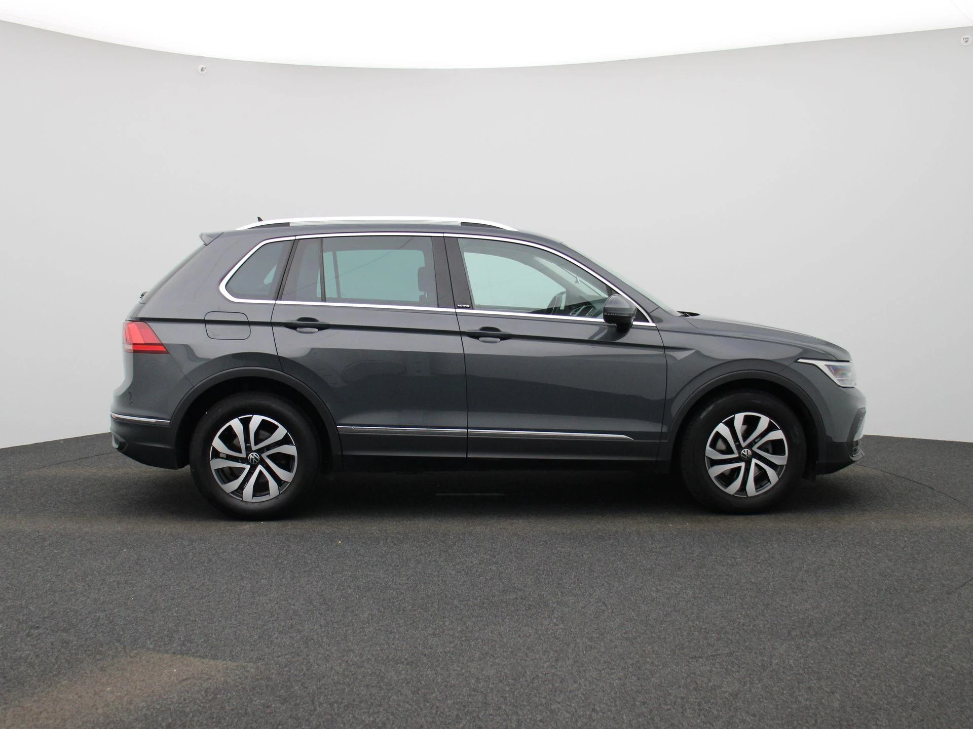 Volkswagen-Tiguan-image-5