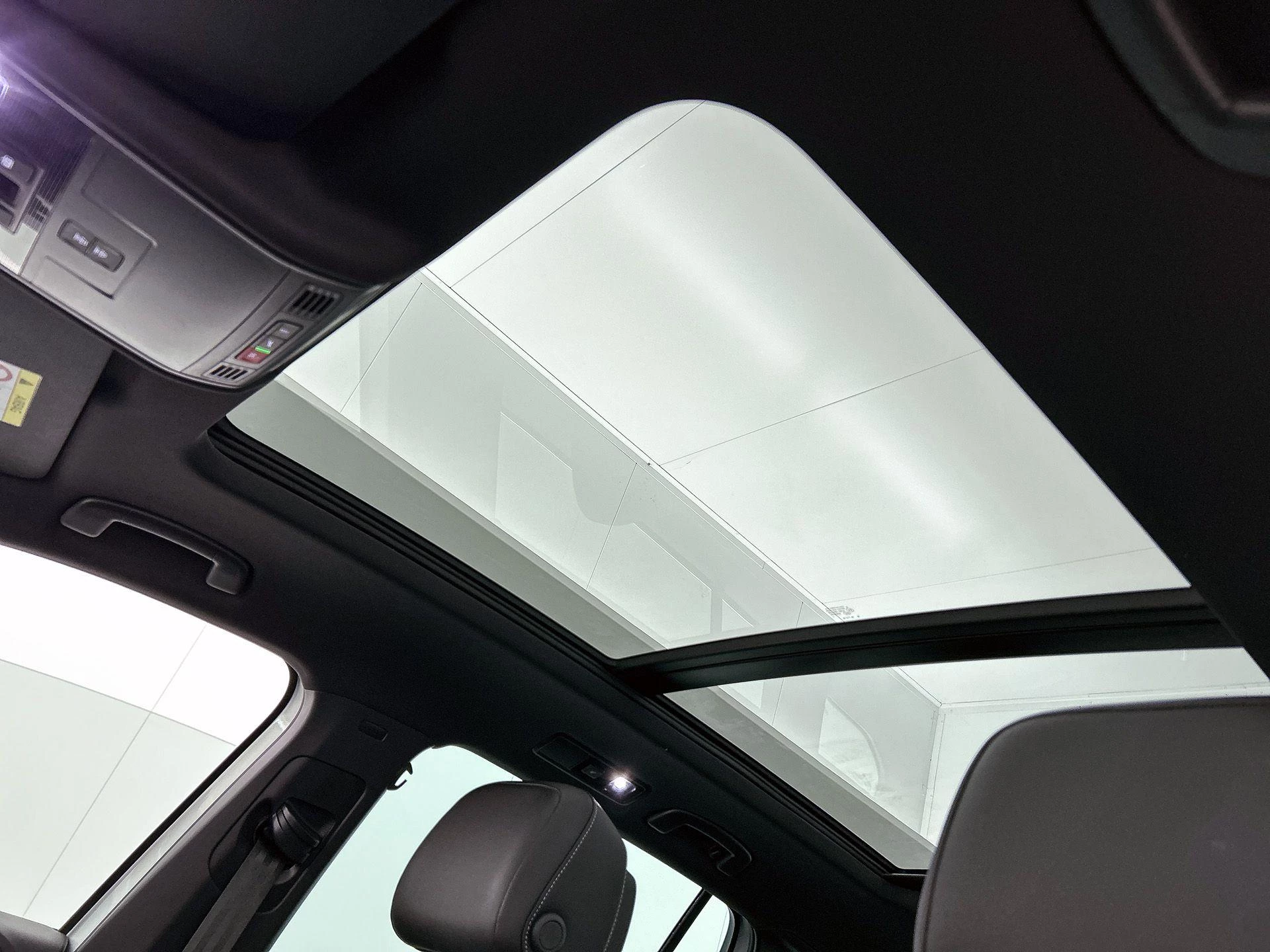 Volkswagen-Tiguan-image-23