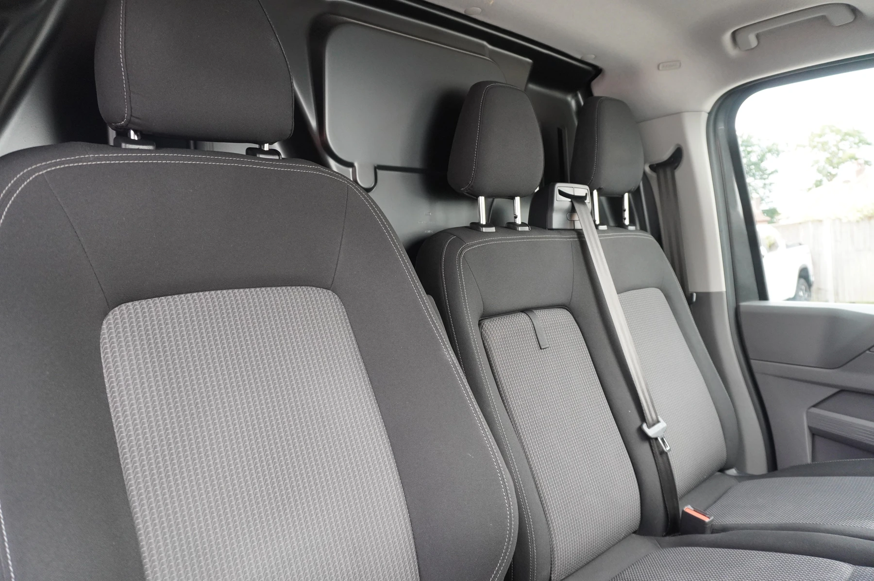 Volkswagen-Transporter-image-44