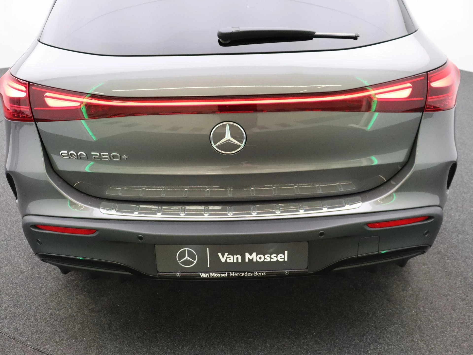 Mercedes-Benz EQA 250+ Star Edition + BURMESTER + PANO DAK + HEAD UP + CARPLAY +