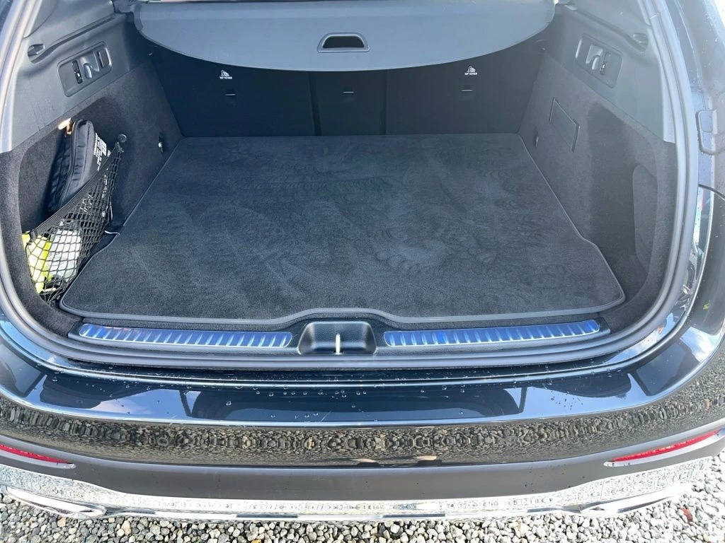 Mercedes-Benz-GLC 300 d-image-13