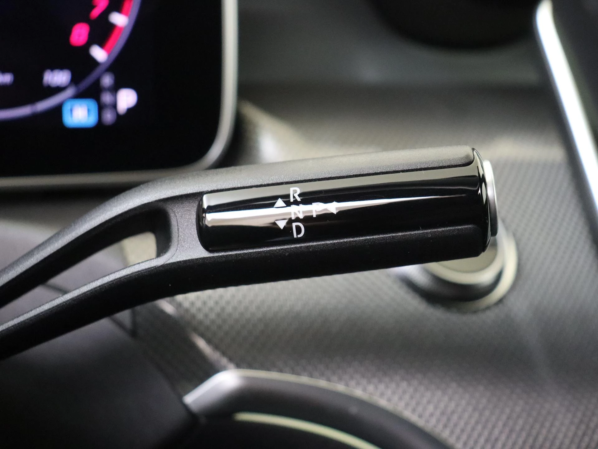 Mercedes-Benz-C-Klasse-image-15