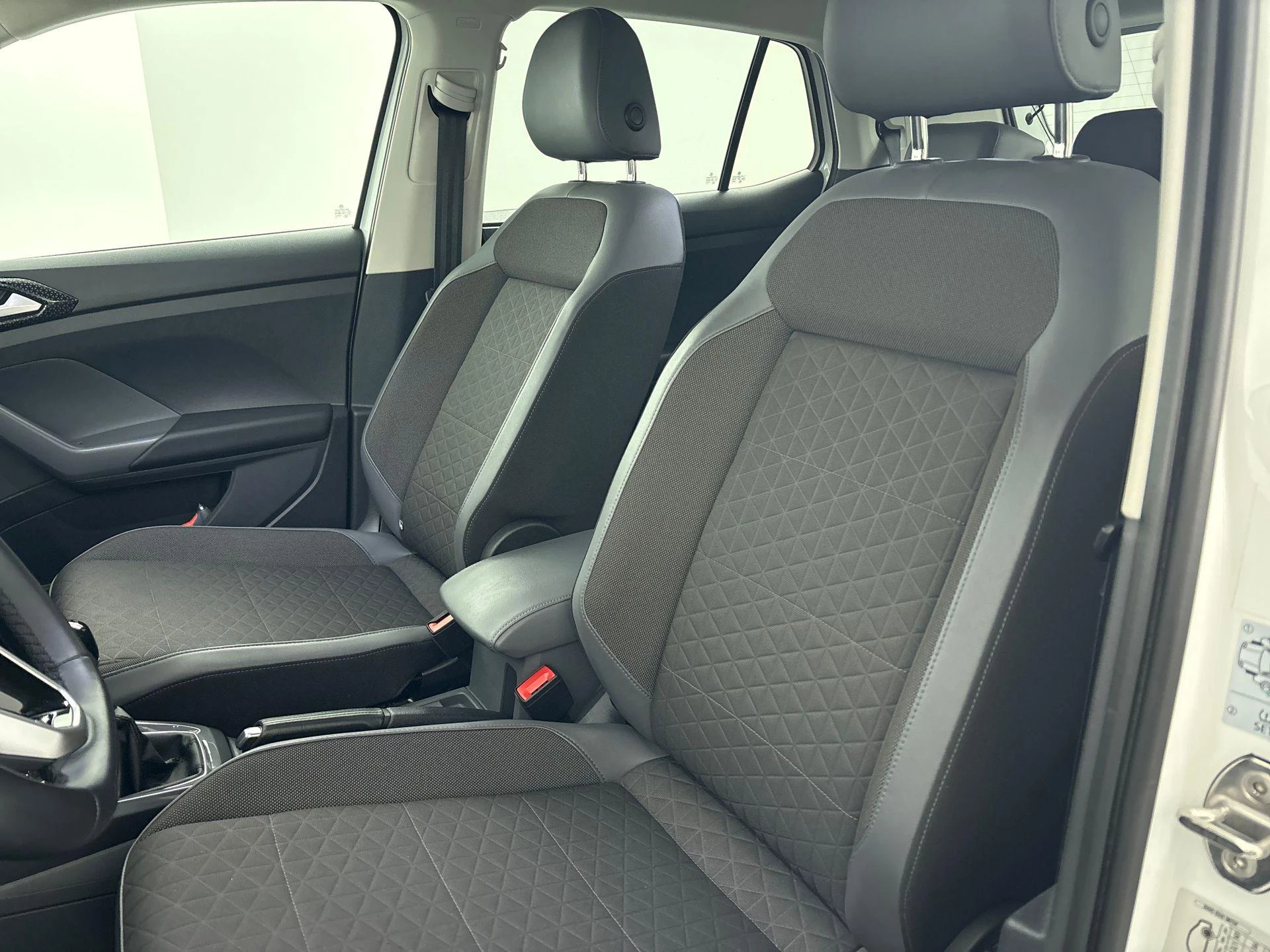 Volkswagen-T-Cross-image-9