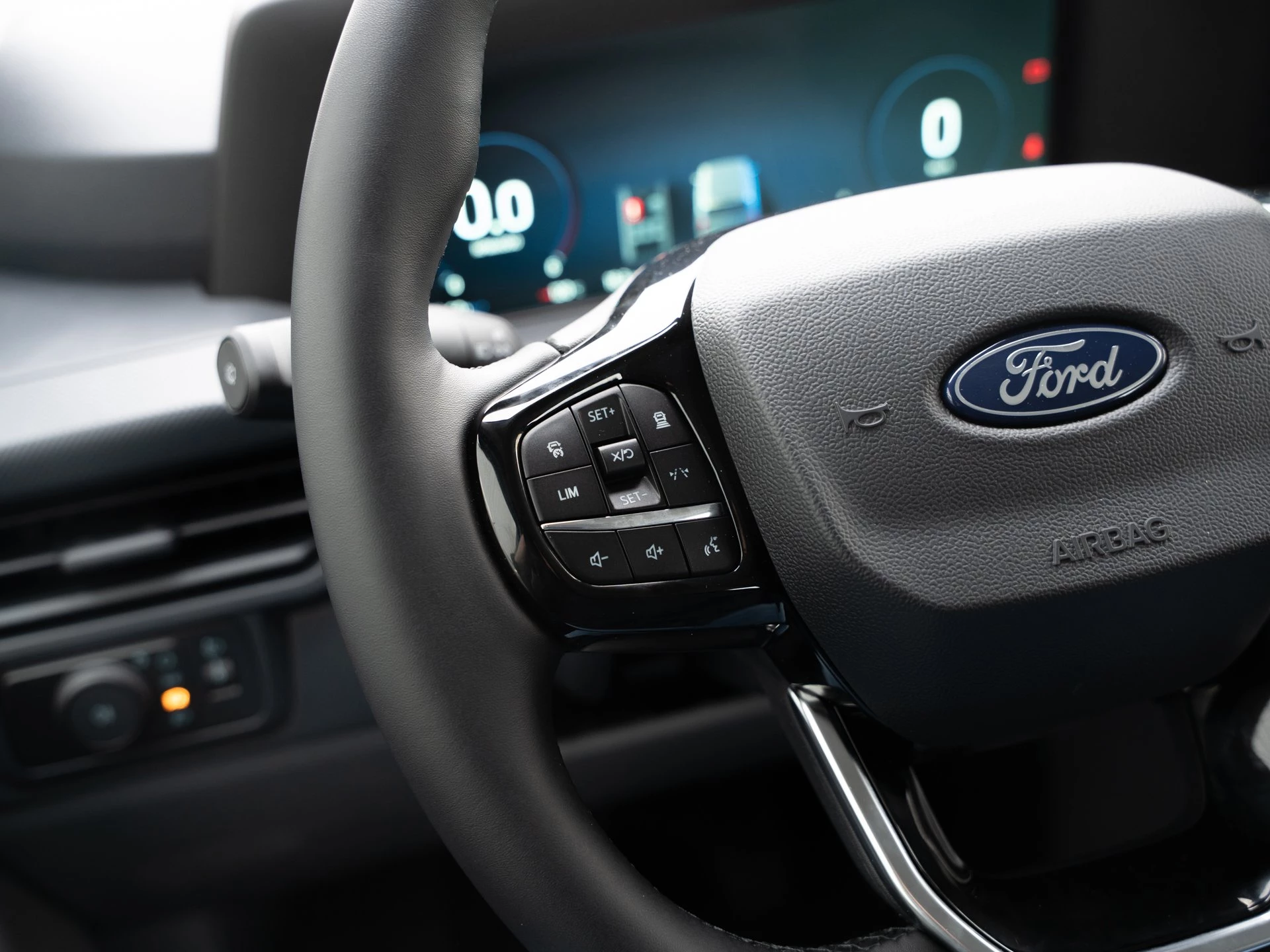 Ford-Transit Custom-image-16