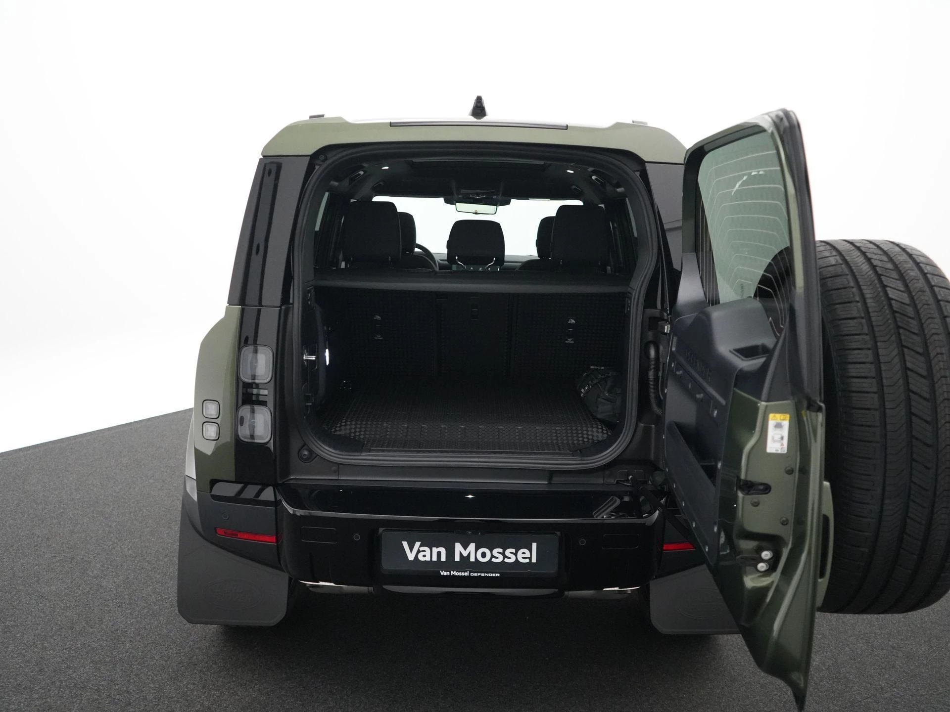 Land Rover-Defender-image-13