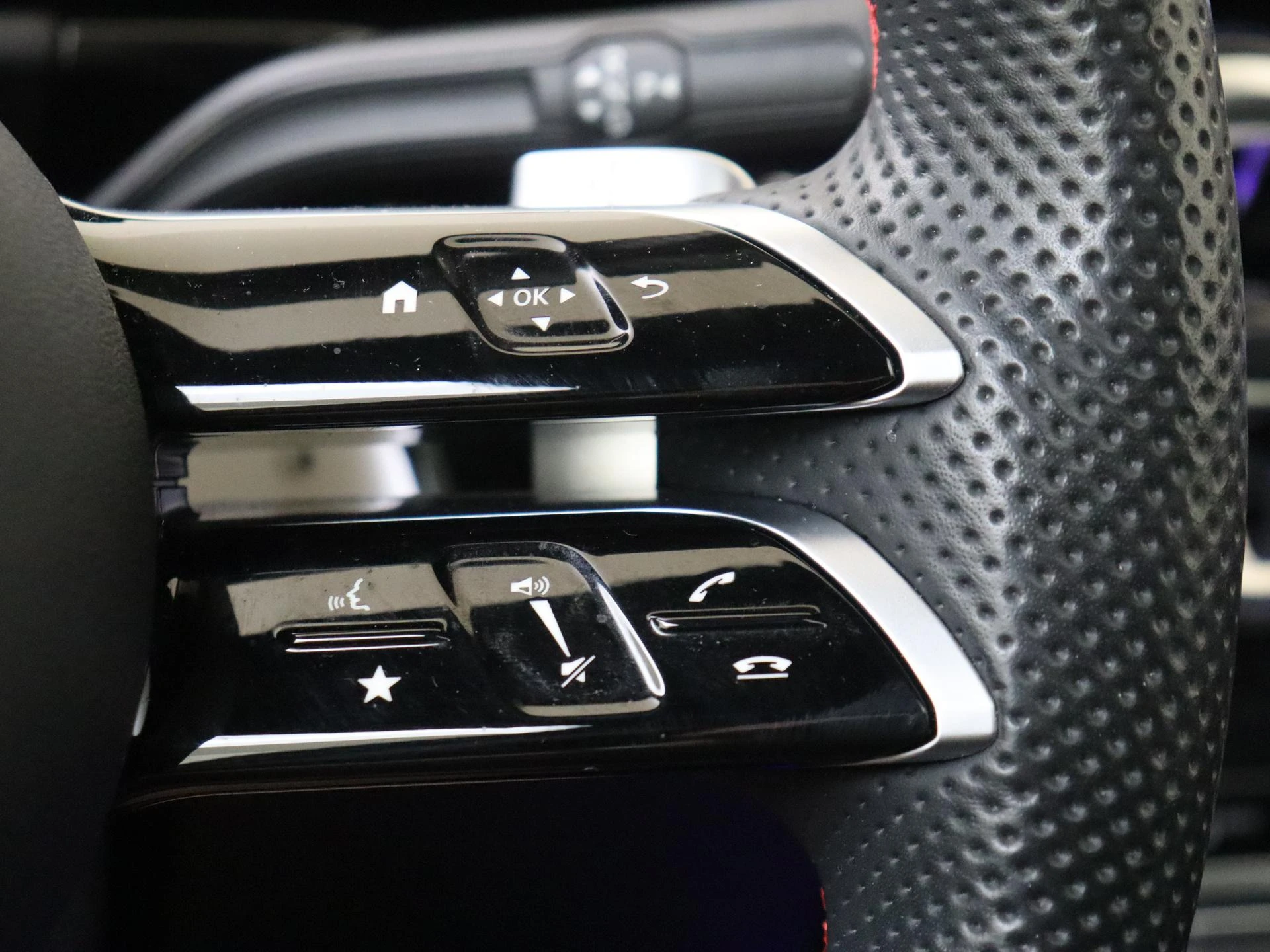 Mercedes-Benz-GLA-image-13