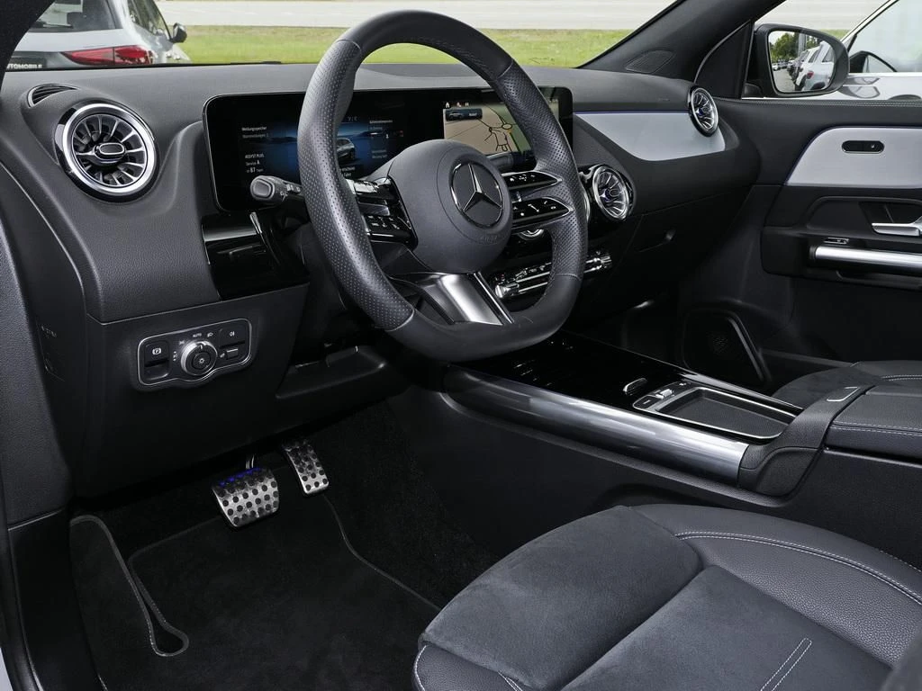 Mercedes-Benz-GLA 200-image-7