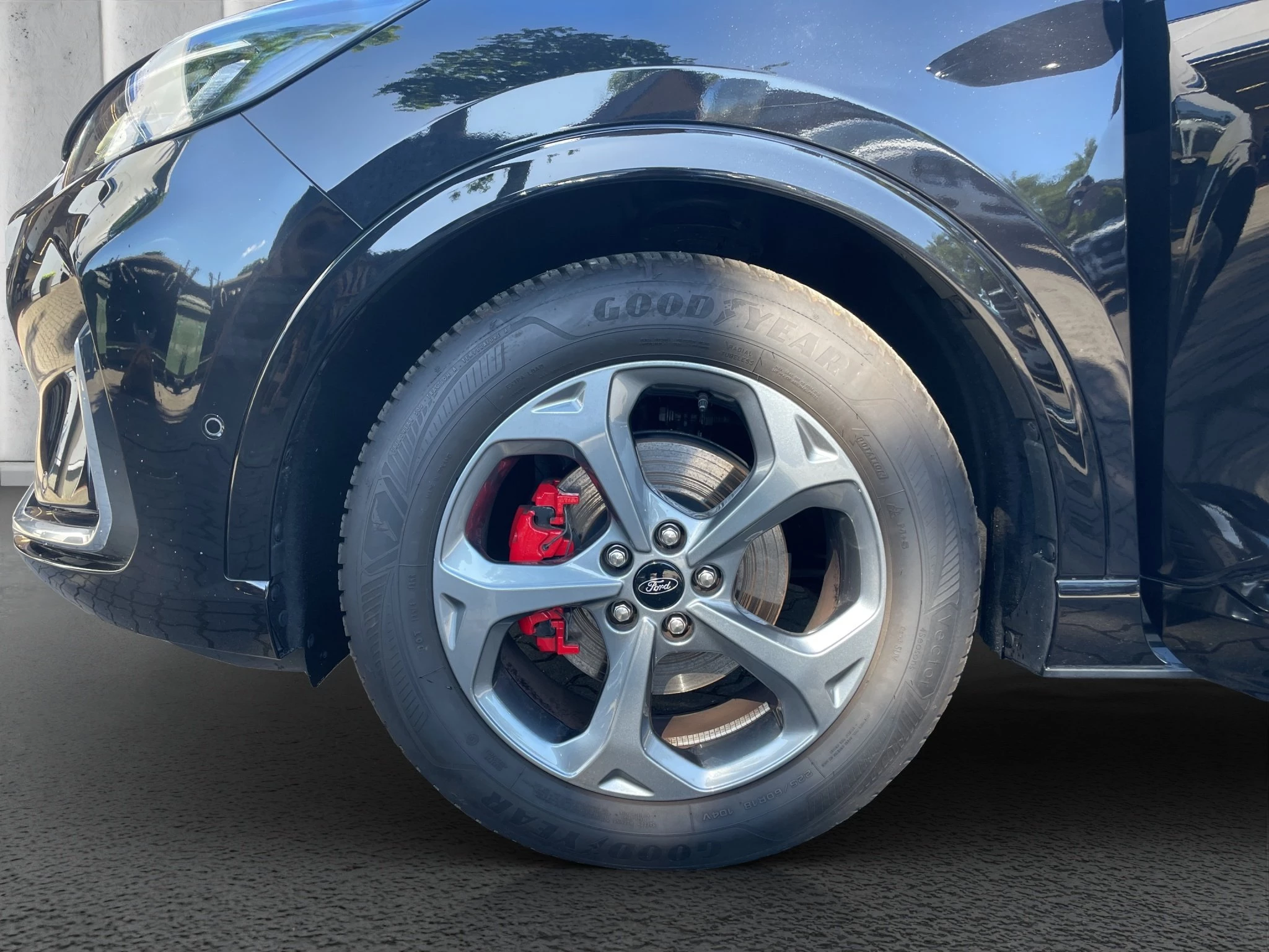 Ford Kuga ST-Line X Aut.*PANO*AHK*360GRAD*LED-MATRIX*NAVI*GRA*WINTER-PKT.