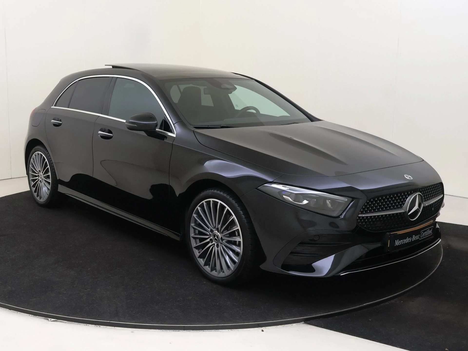 Mercedes-Benz-A-Klasse-image-1
