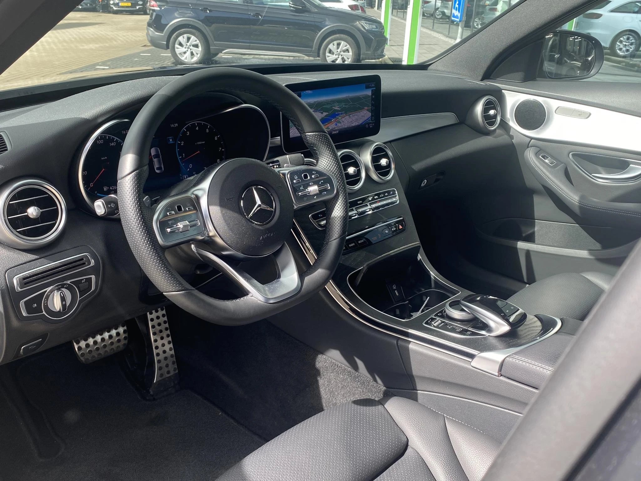 Mercedes-Benz-C-Klasse-image-3