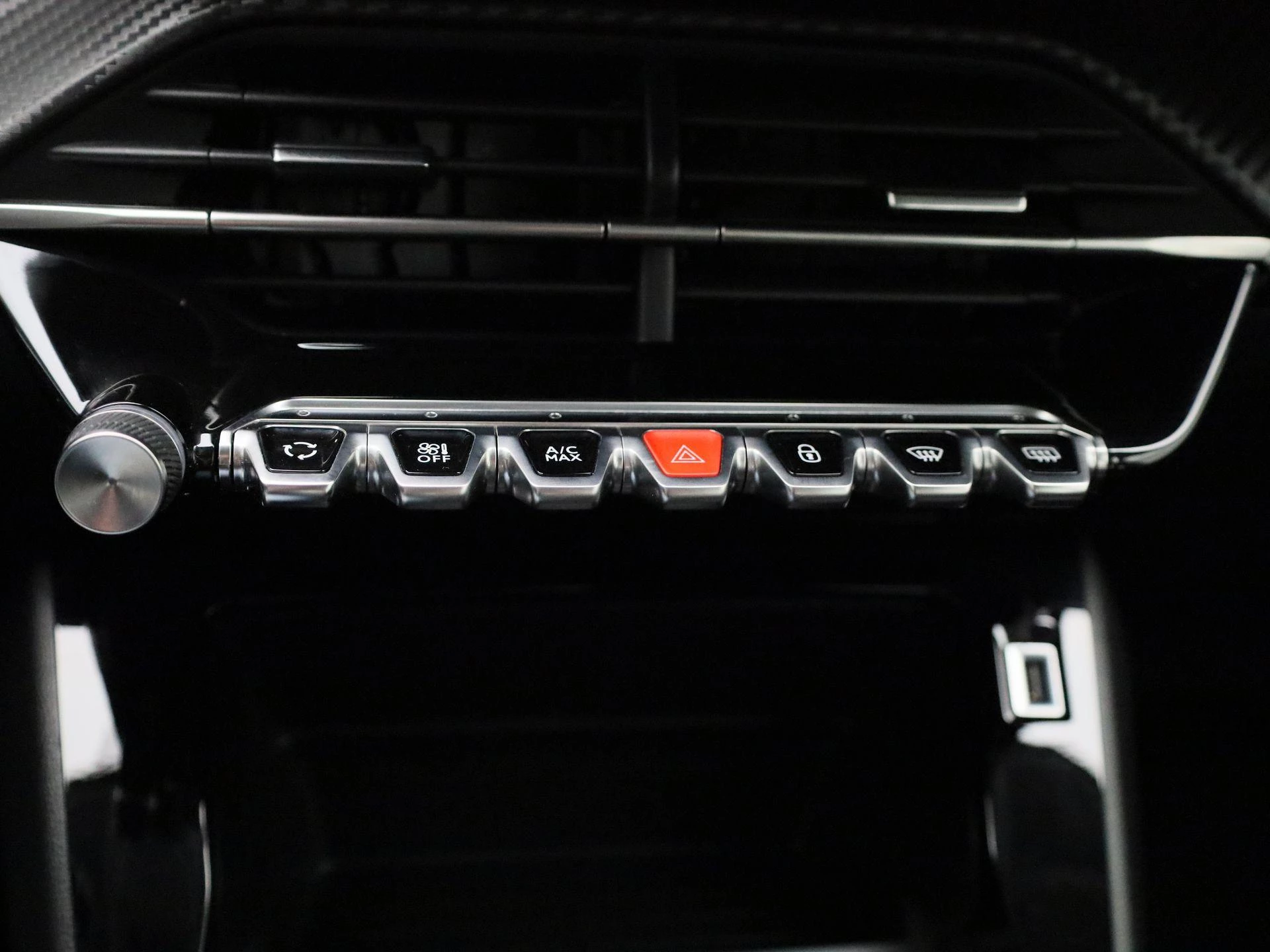 Peugeot-208-image-19