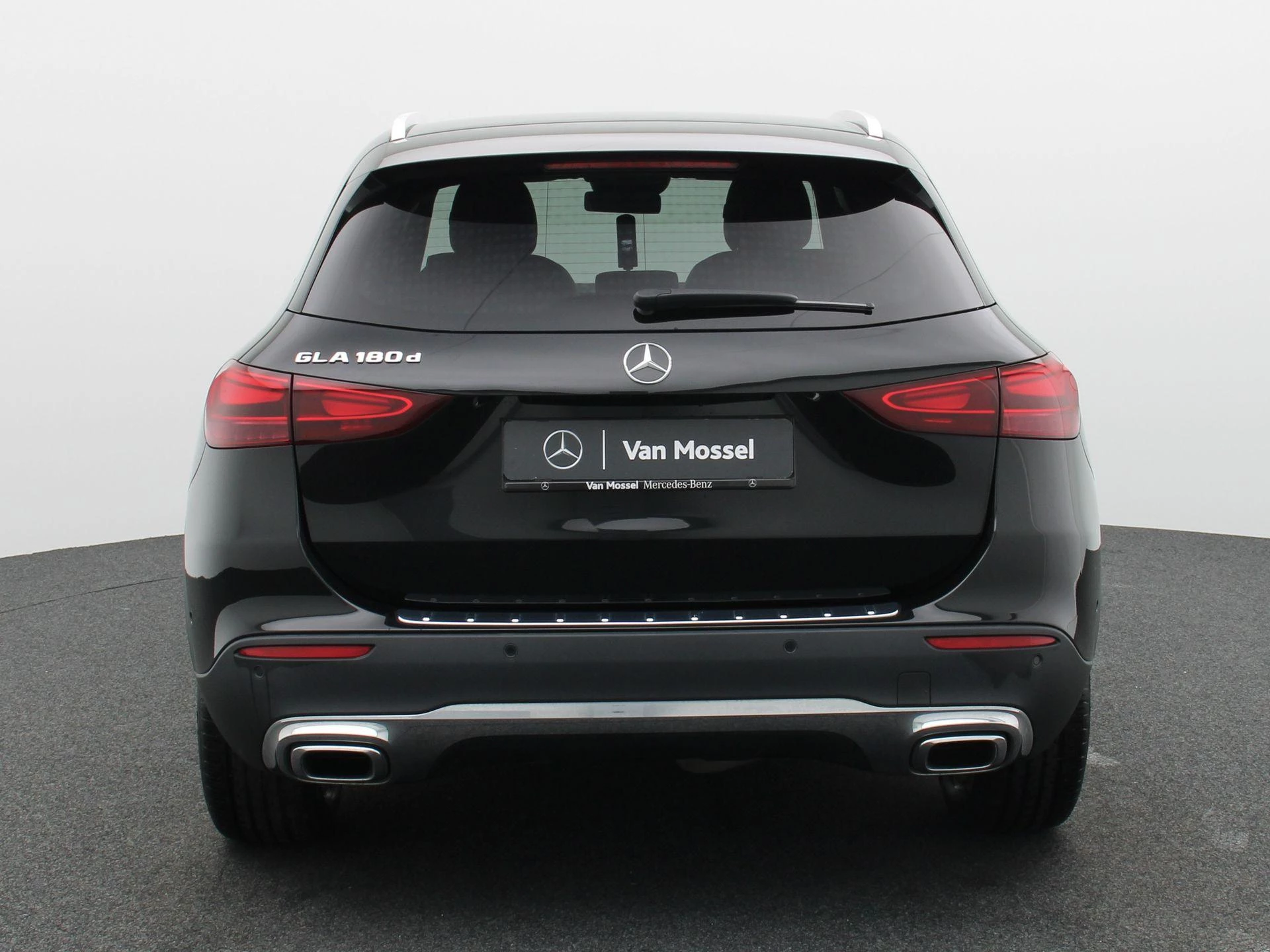 Mercedes-Benz GLA 180 d Luxury Line + LEDER + CARPLAY + LED + CAMERA +