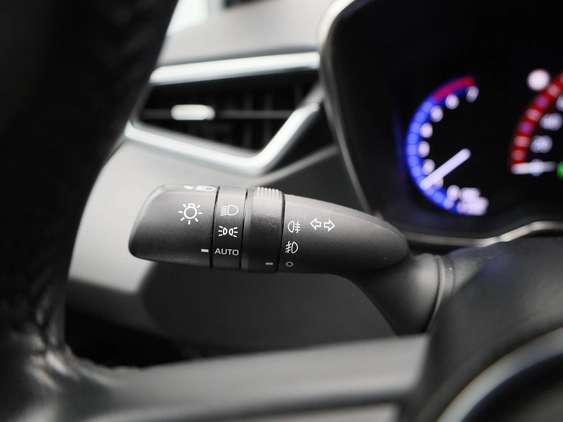 Toyota-Corolla Touring Sports-image-19
