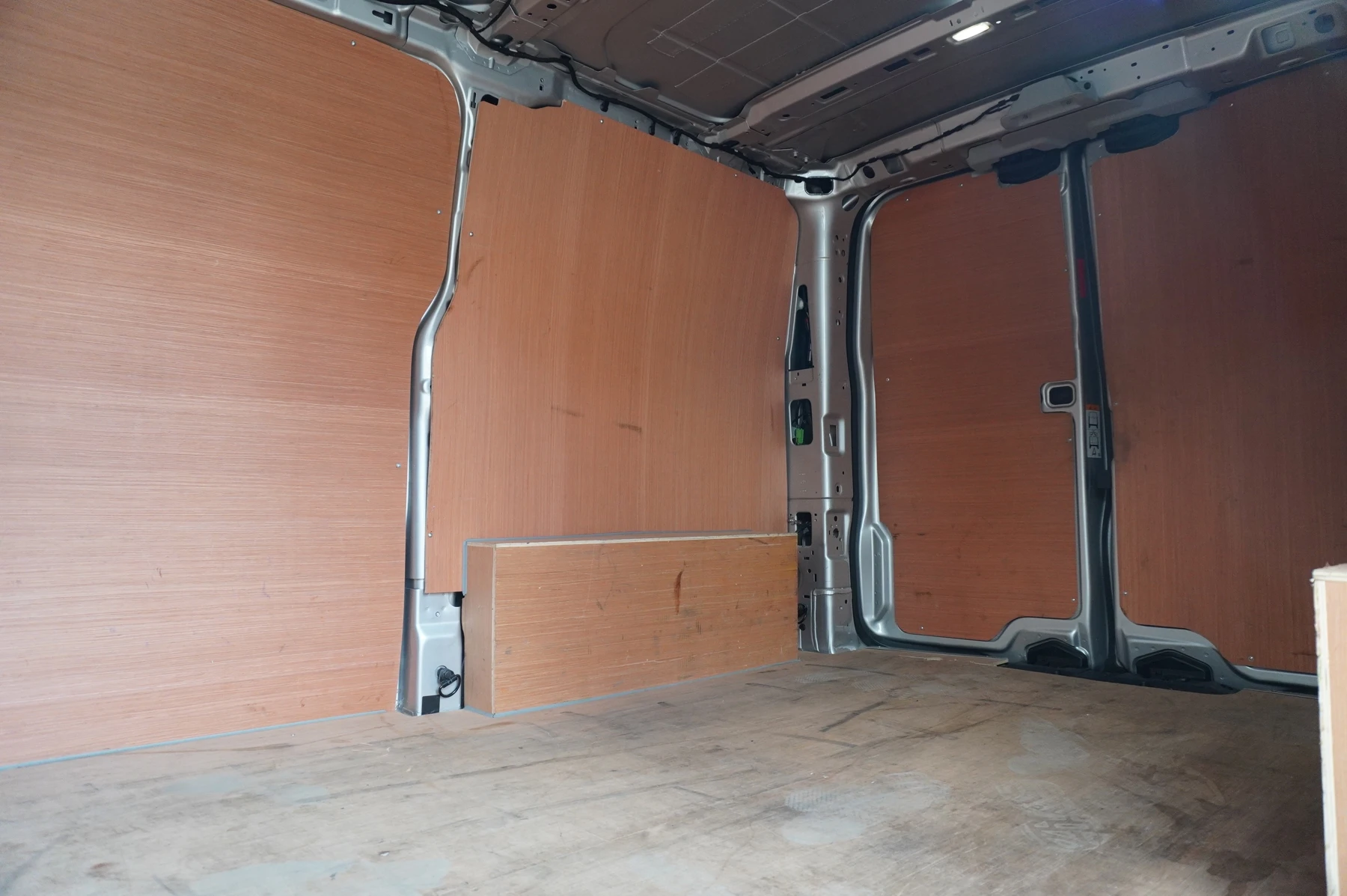 Volkswagen-Transporter-image-13
