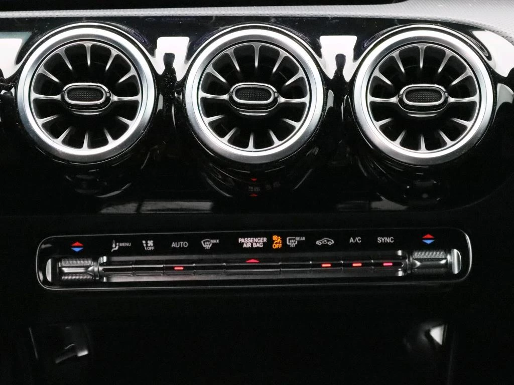 Mercedes-Benz-CLA-image-9