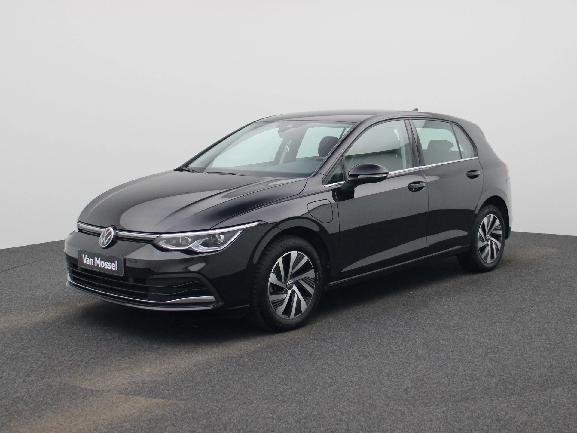 Volkswagen-Golf-image-0