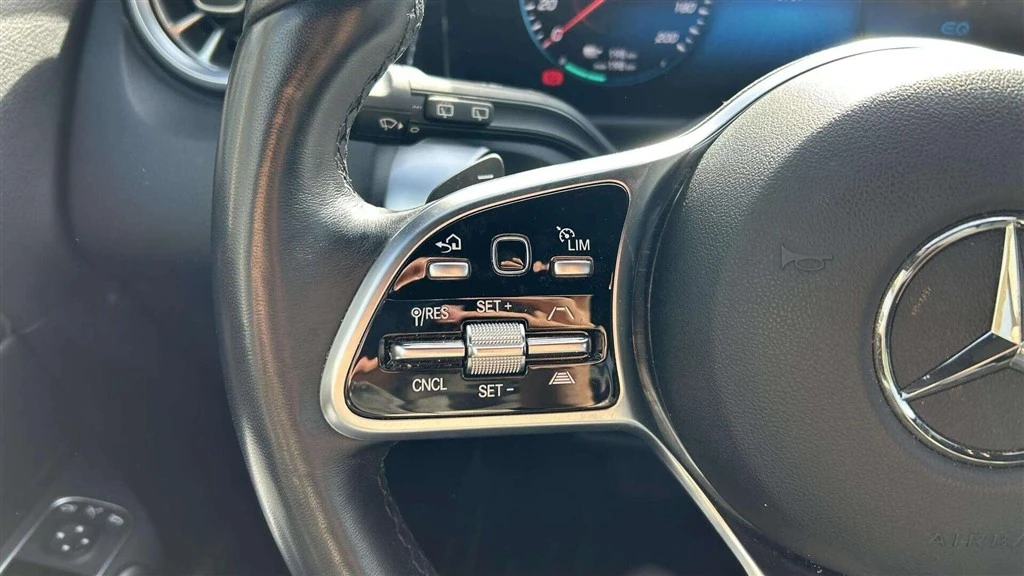 Mercedes-Benz-EQB-image-11