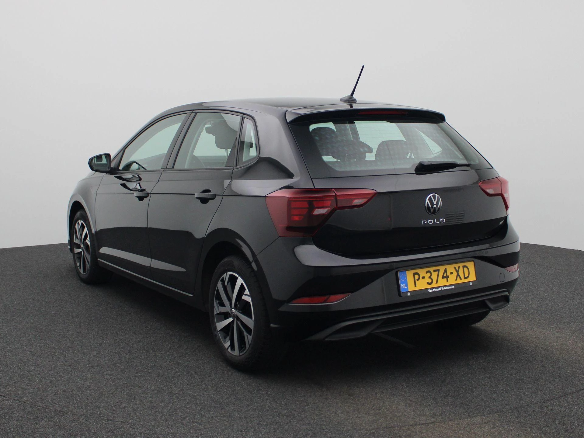 Volkswagen-Polo-image-1