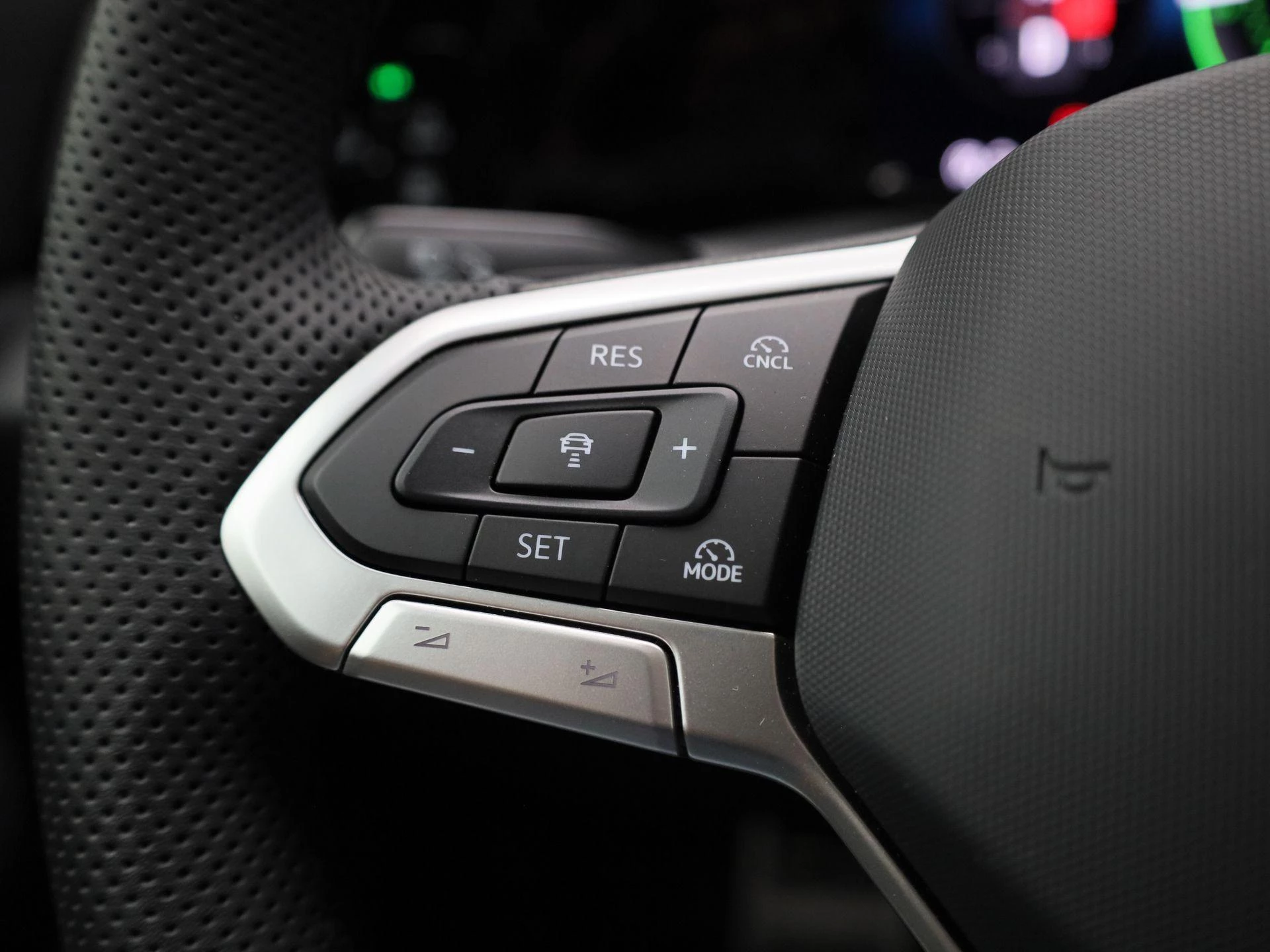 Volkswagen-Golf-image-17