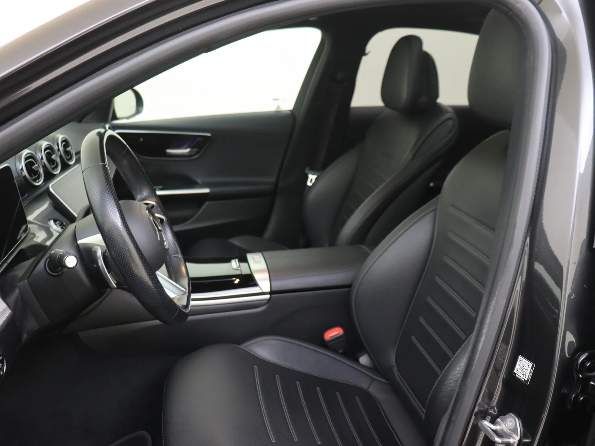 Mercedes-Benz-C-Klasse-image-10