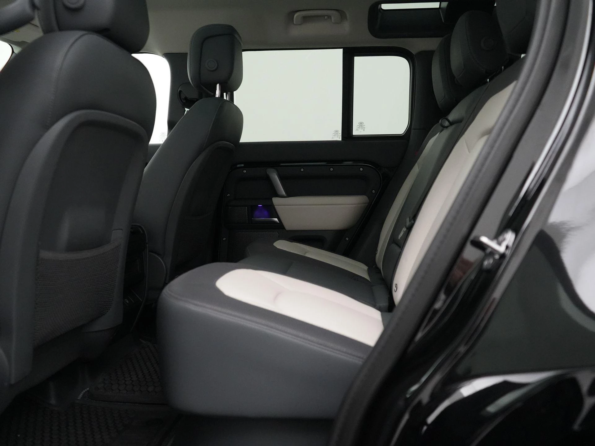 Land Rover-Defender-image-40