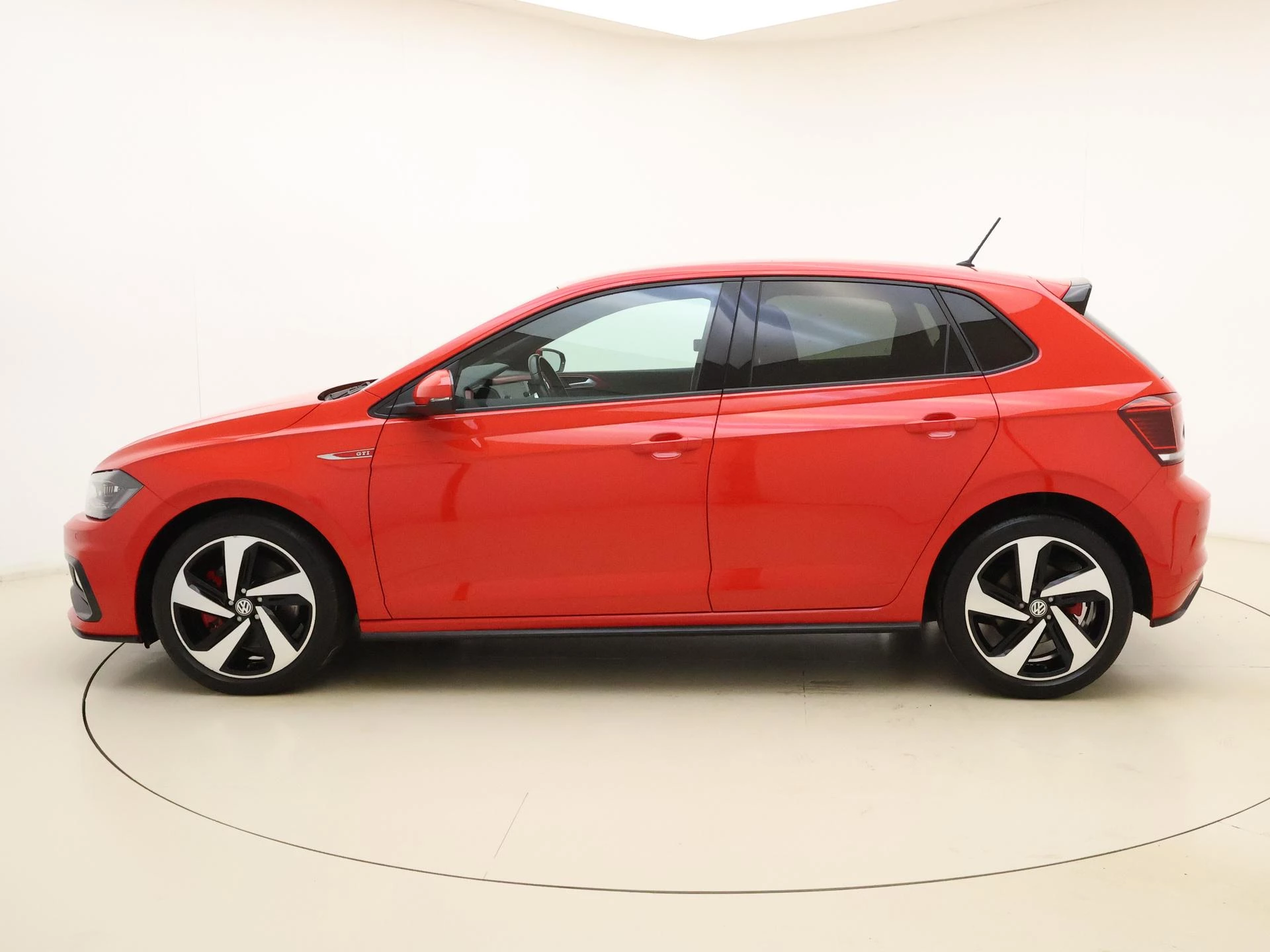 Volkswagen-Polo-image-1