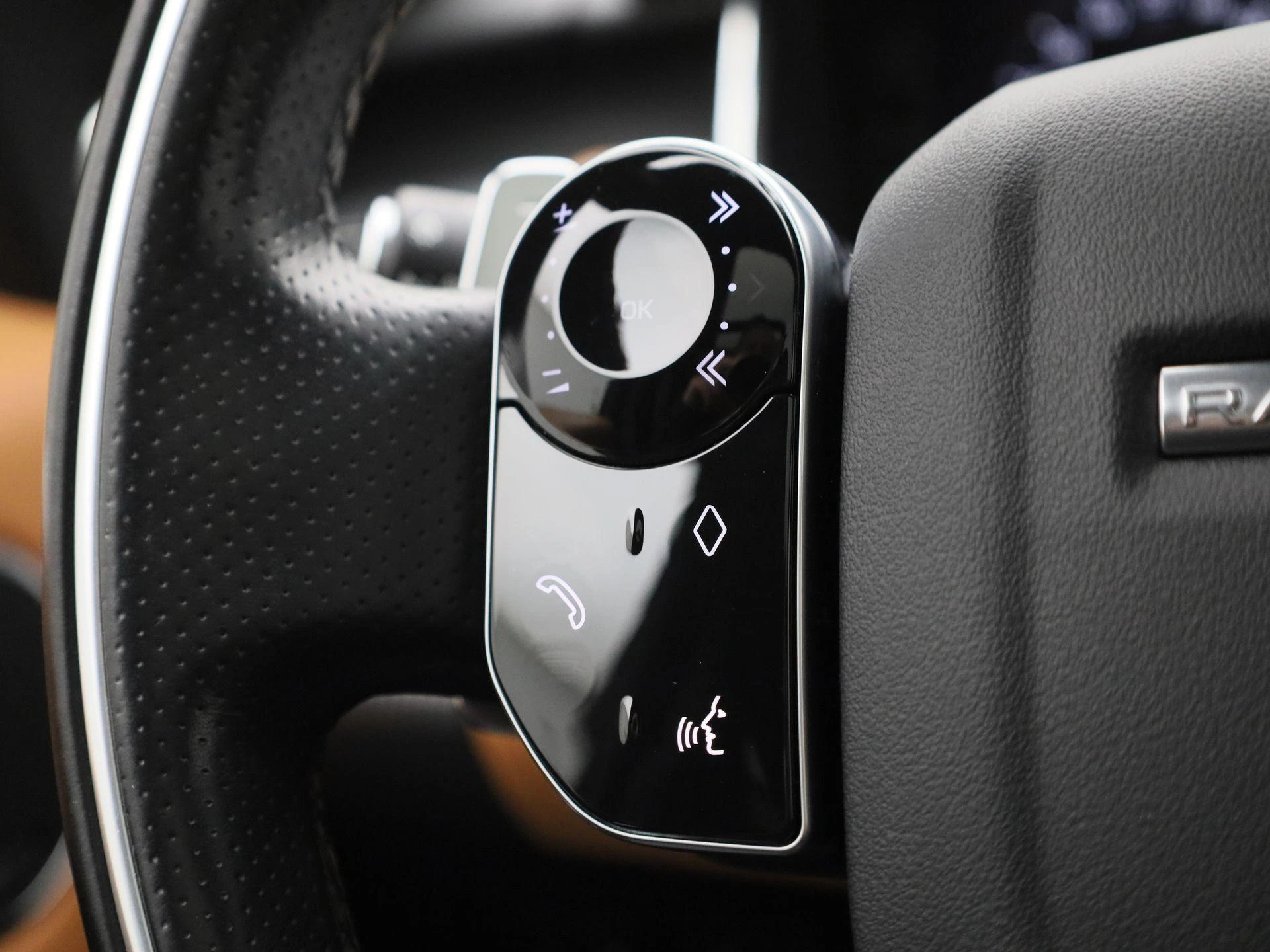 Land Rover-Range Rover Sport-image-23