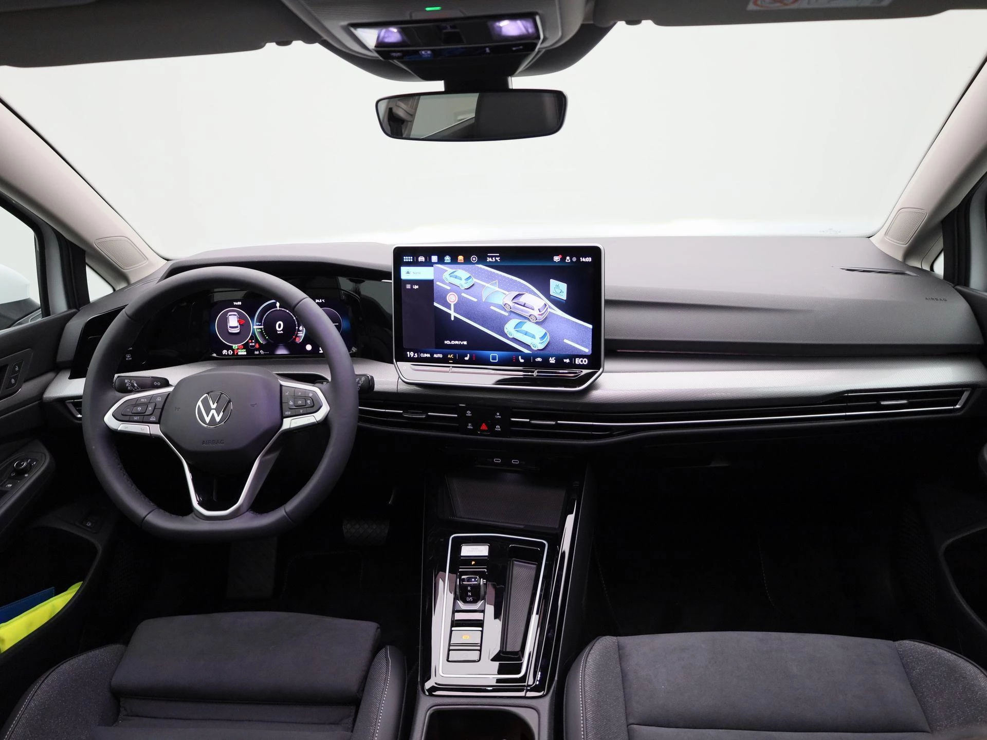 Volkswagen-Golf-image-37