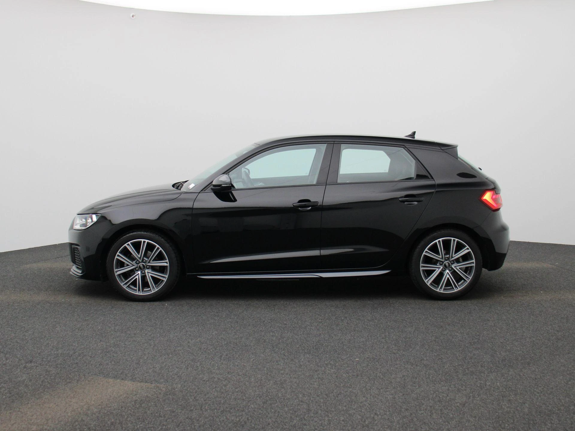 Audi-A1 Sportback-image-4