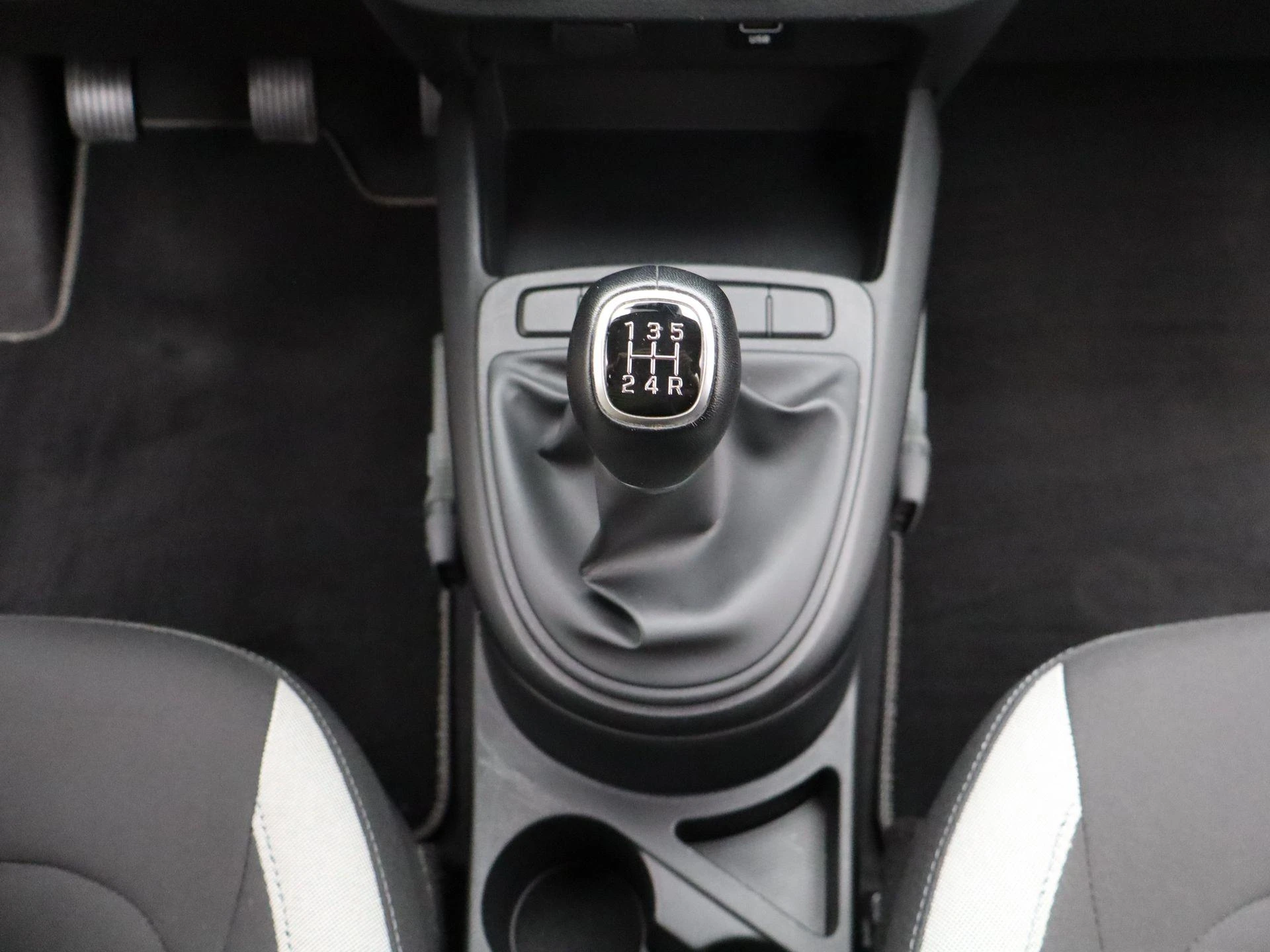 Hyundai-i10-image-9