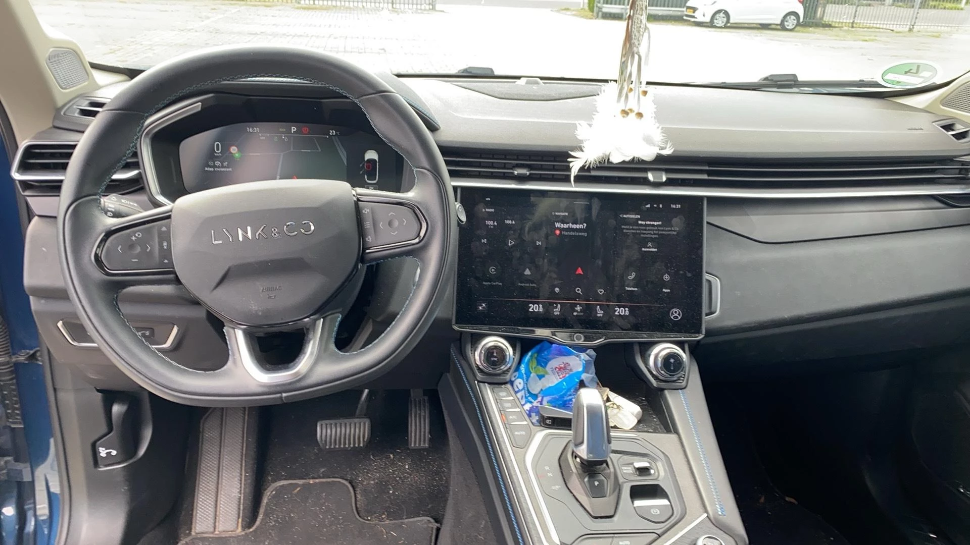 Lynk & Co 01