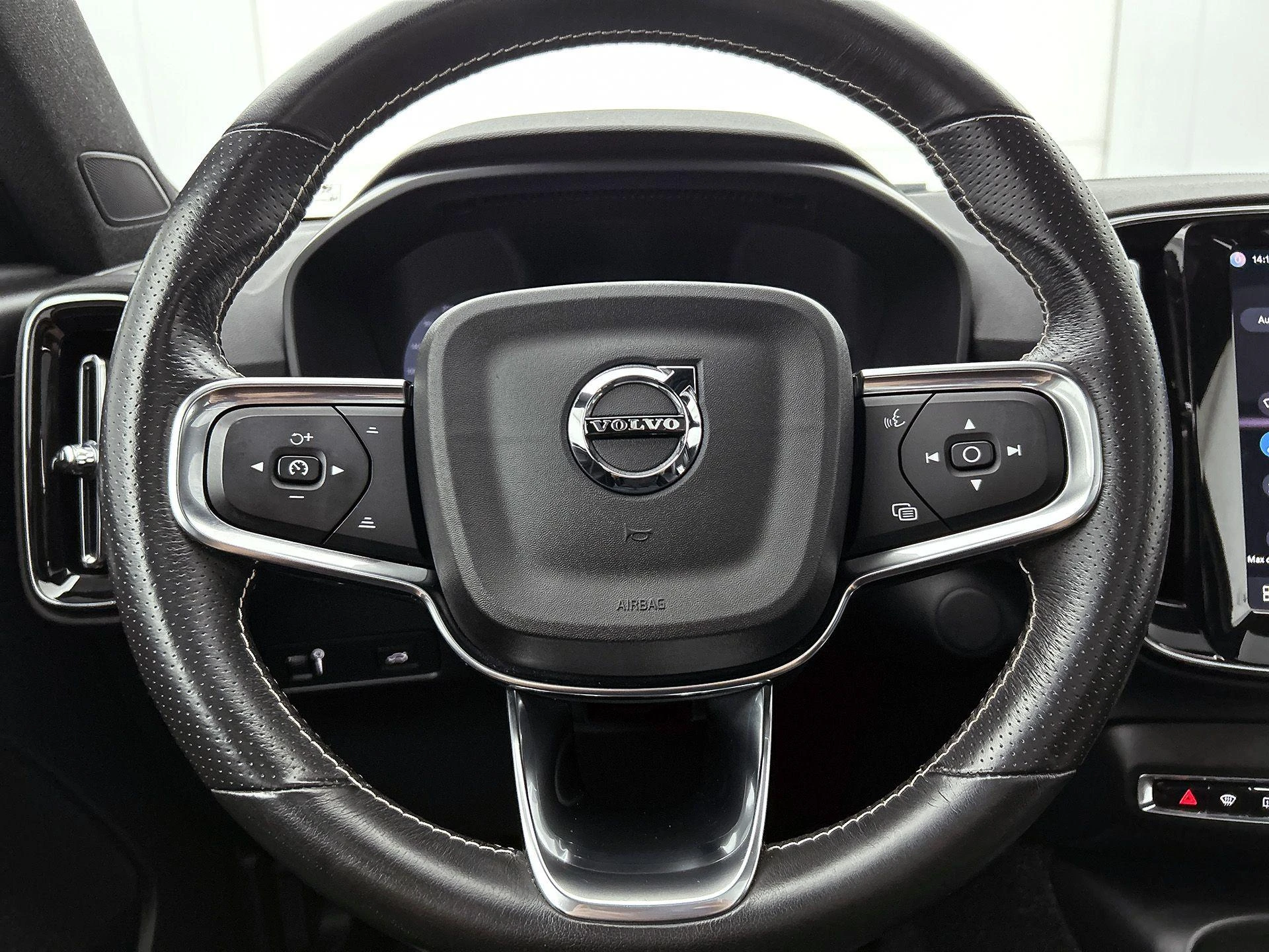 Volvo XC40 Recharge P8 AWD R-Design