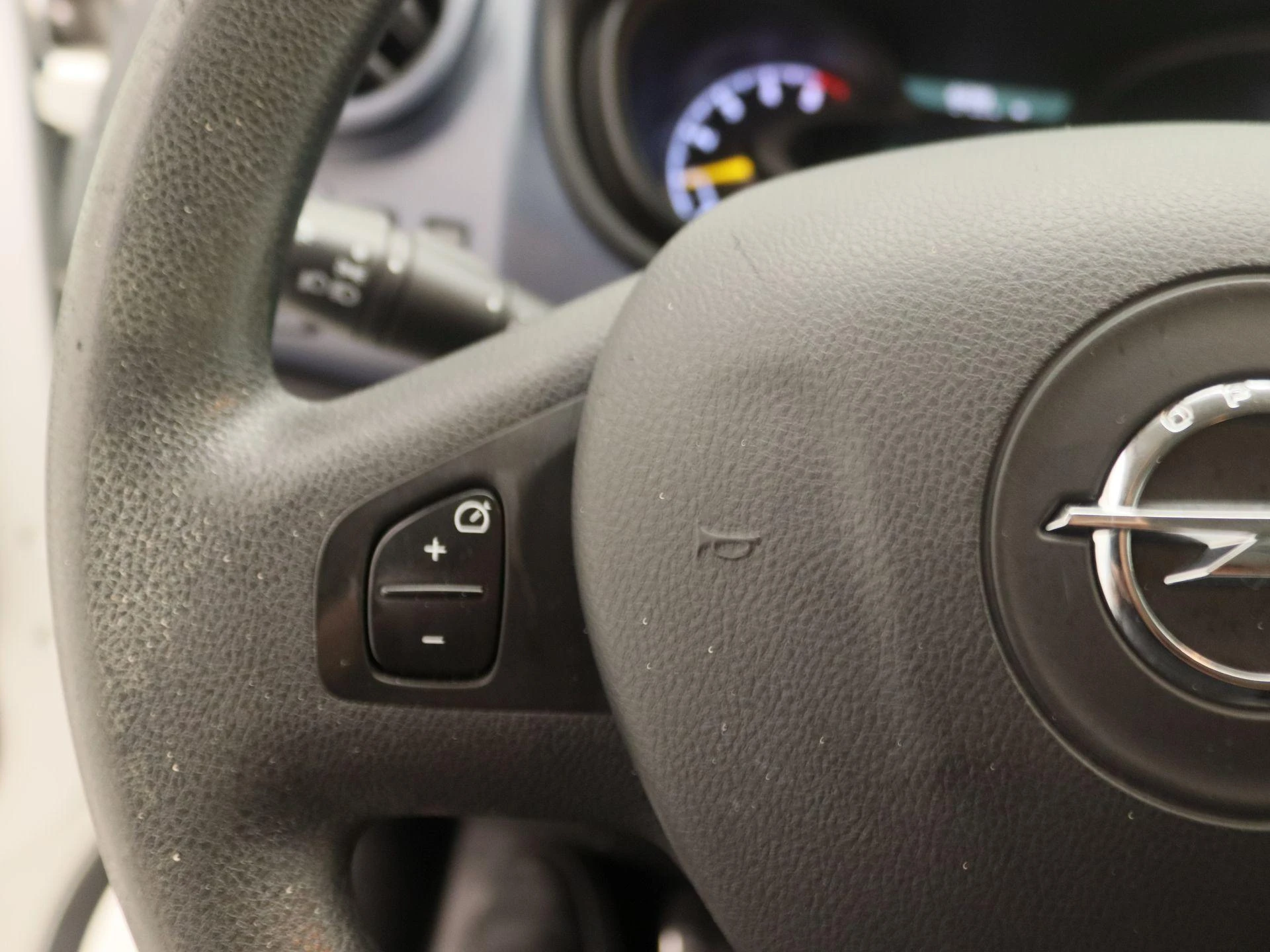 Opel-Vivaro-image-17
