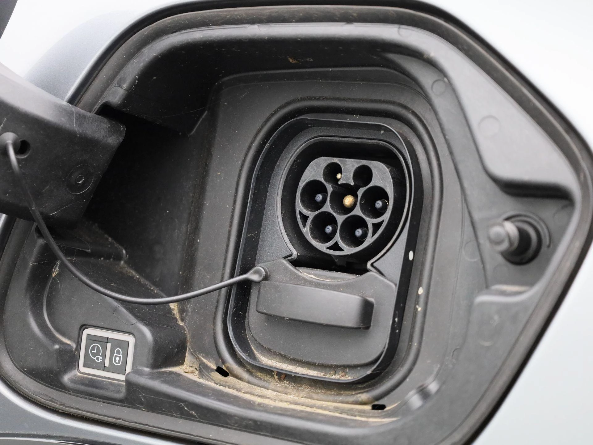 Peugeot-e-208-image-39
