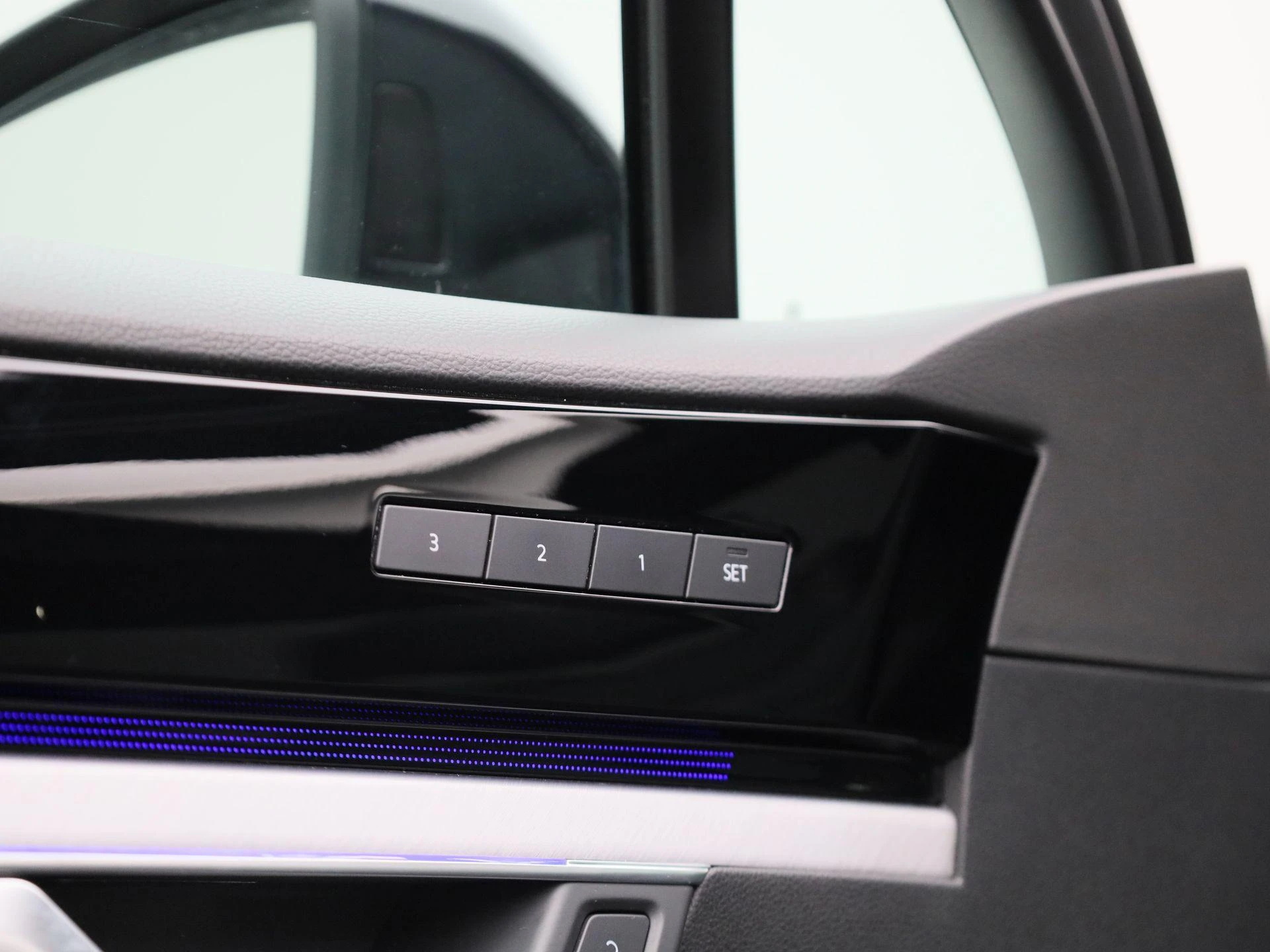 Volkswagen-Touareg-image-39