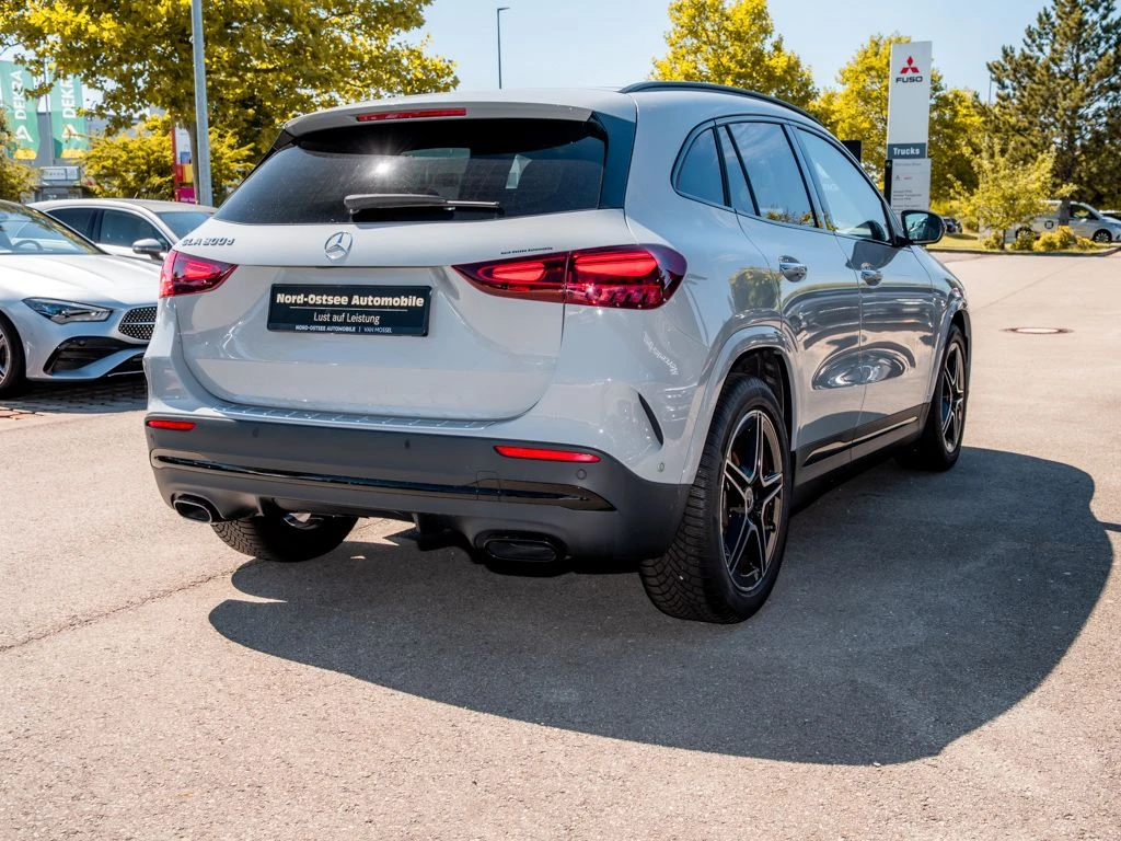 Mercedes-Benz-GLA 200 d-image-5