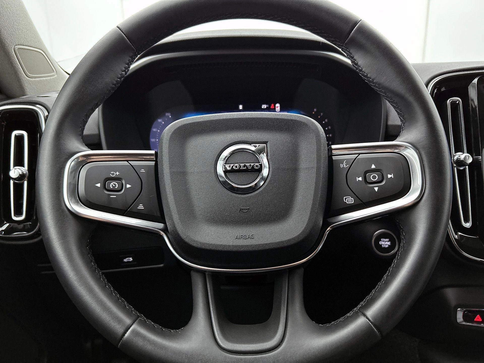 Volvo XC40 2.0 B4 Plus Dark