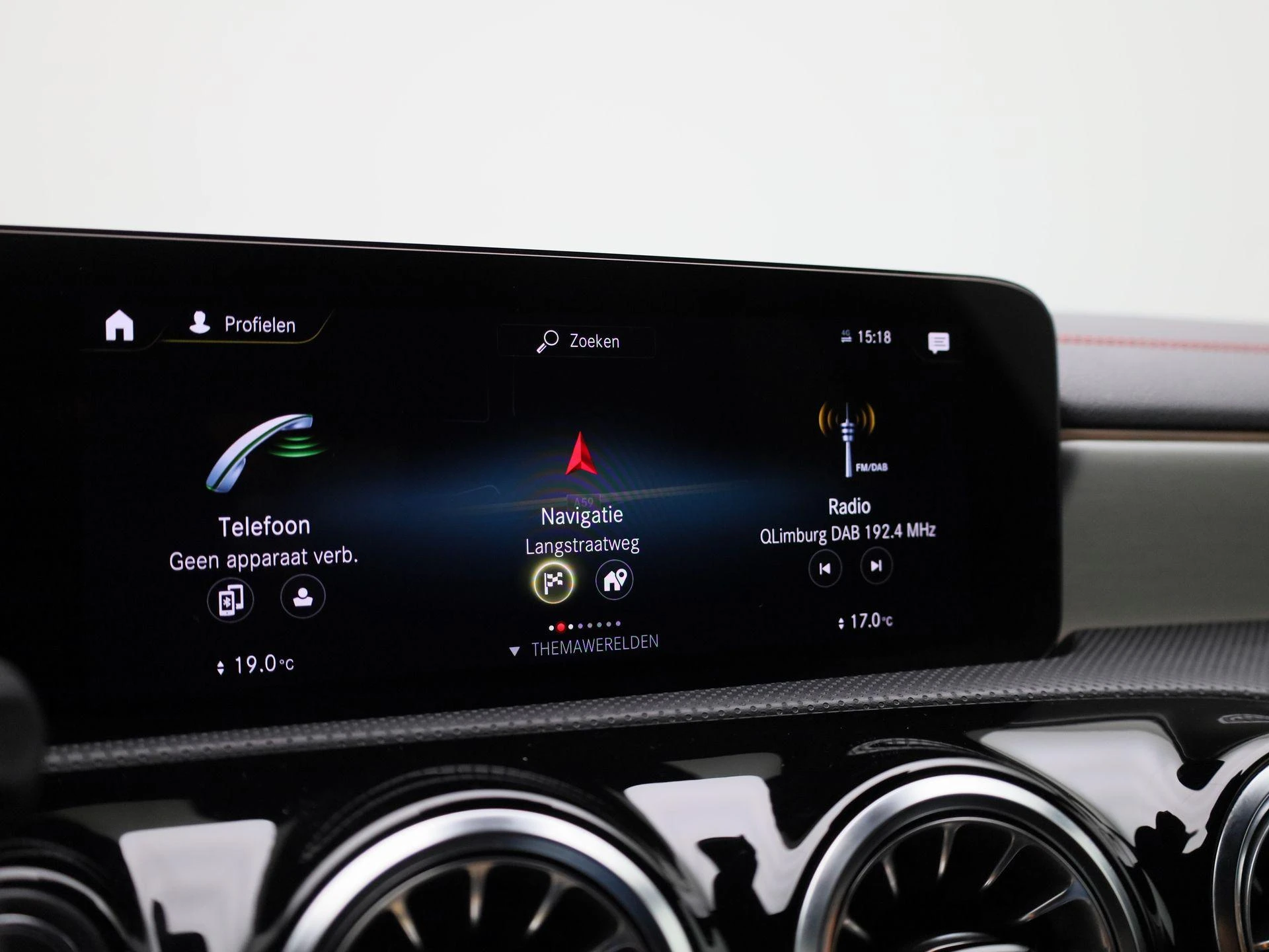Mercedes-Benz-CLA-image-16