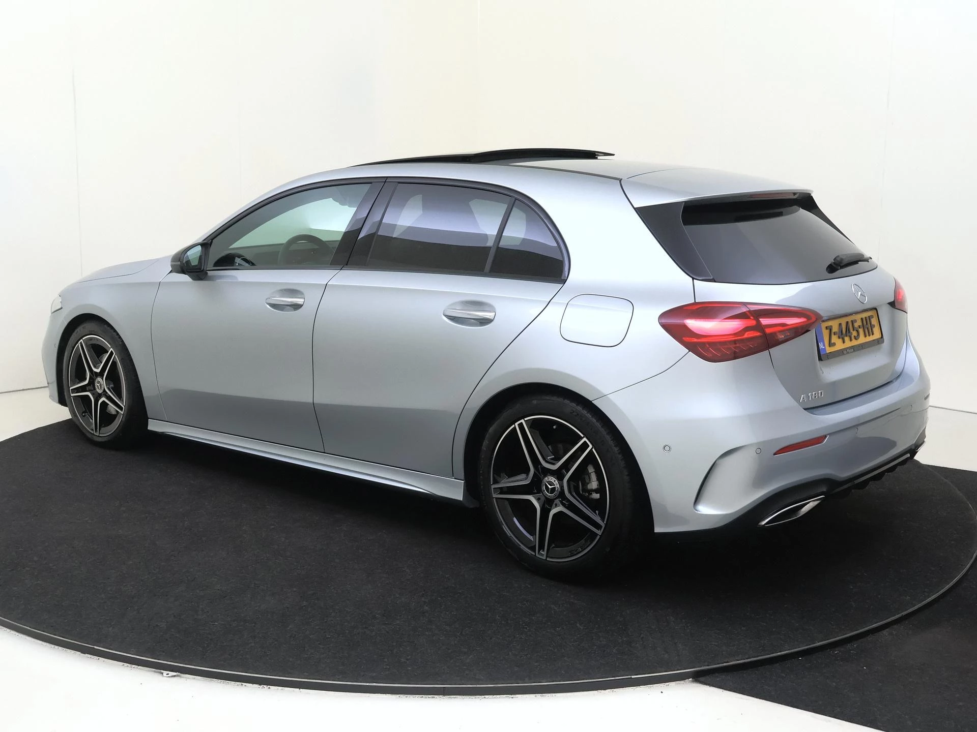 Mercedes-Benz-A-Klasse-image-5