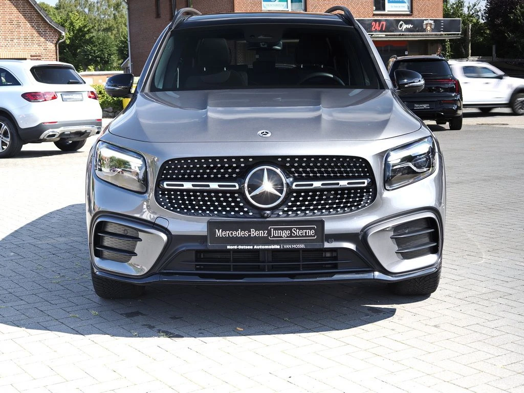 Mercedes-Benz-GLB 200 d-image-3