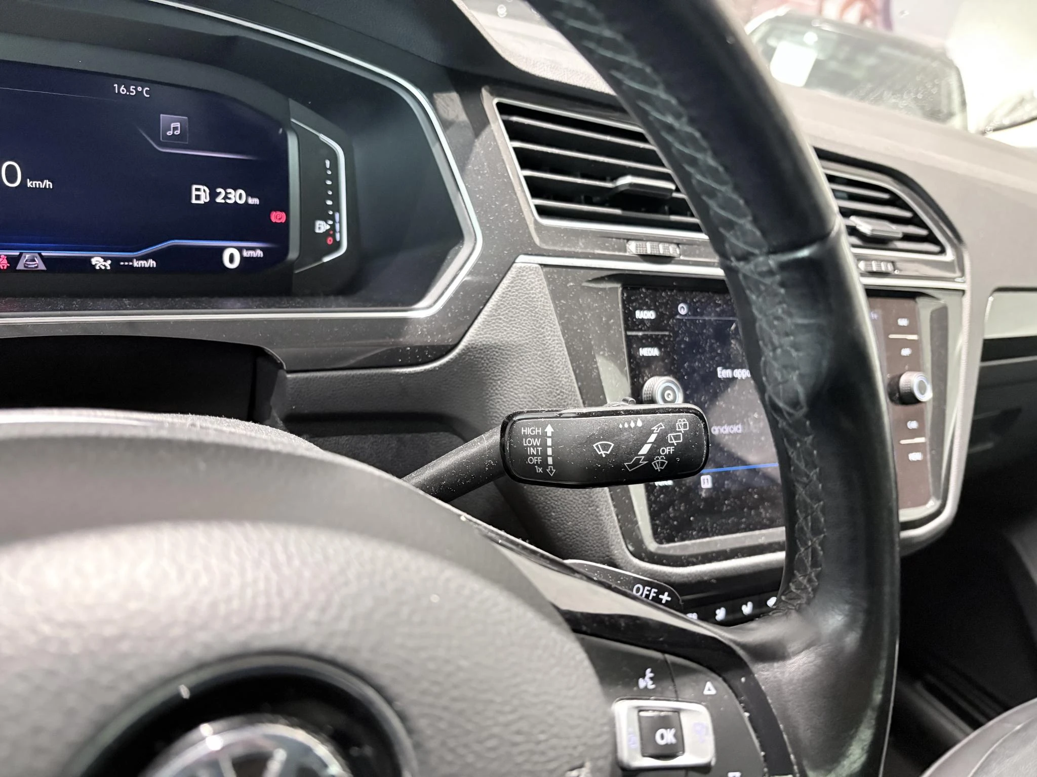Volkswagen-Tiguan-image-17